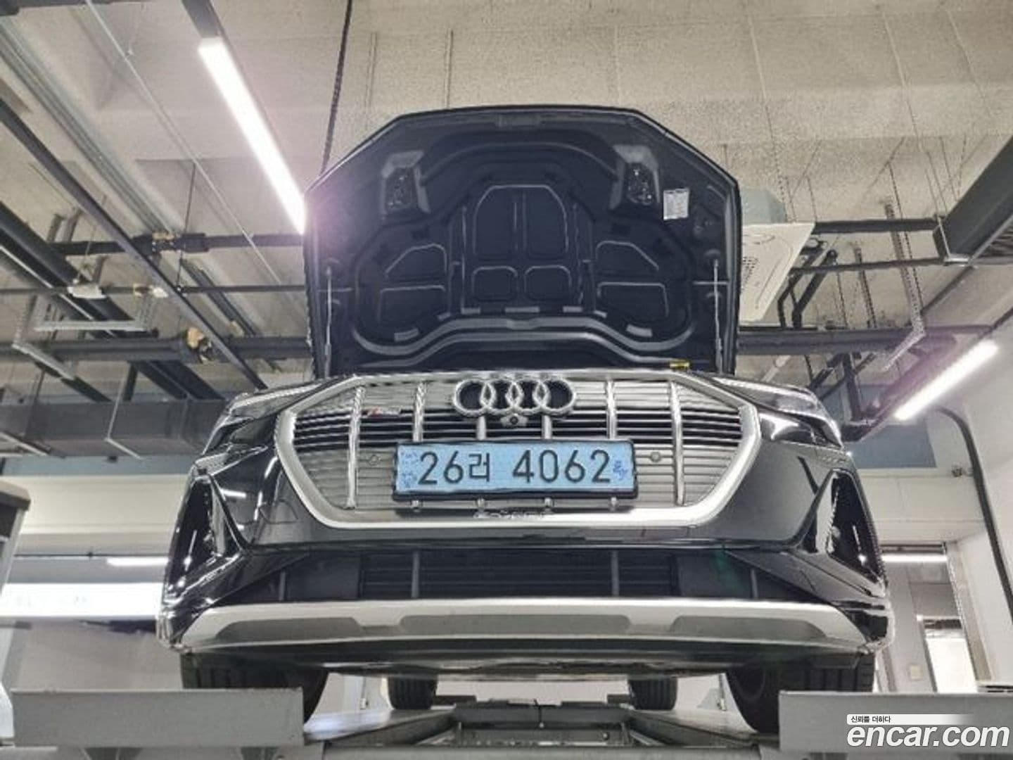 Main__Slider__Photo:e-tron Audi 2021.11-0