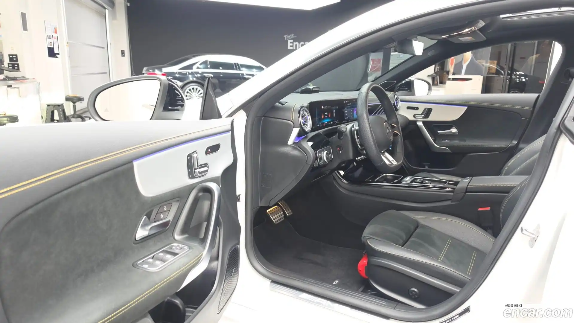 CLA-Class Mercedes-Benz 2025.8-INNER-010