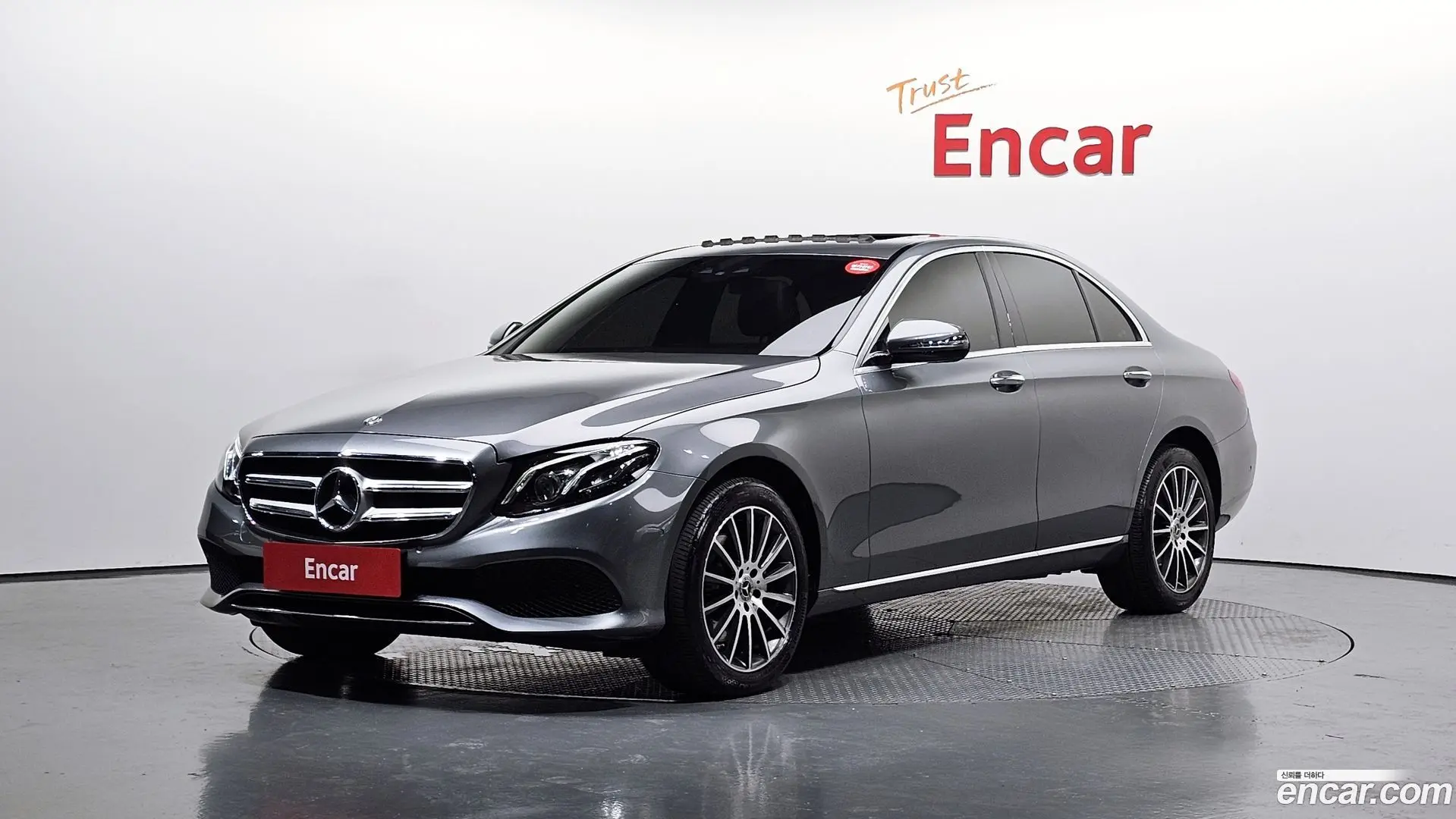 Main__Slider__Photo:E-Class Mercedes-Benz 2017.11-0