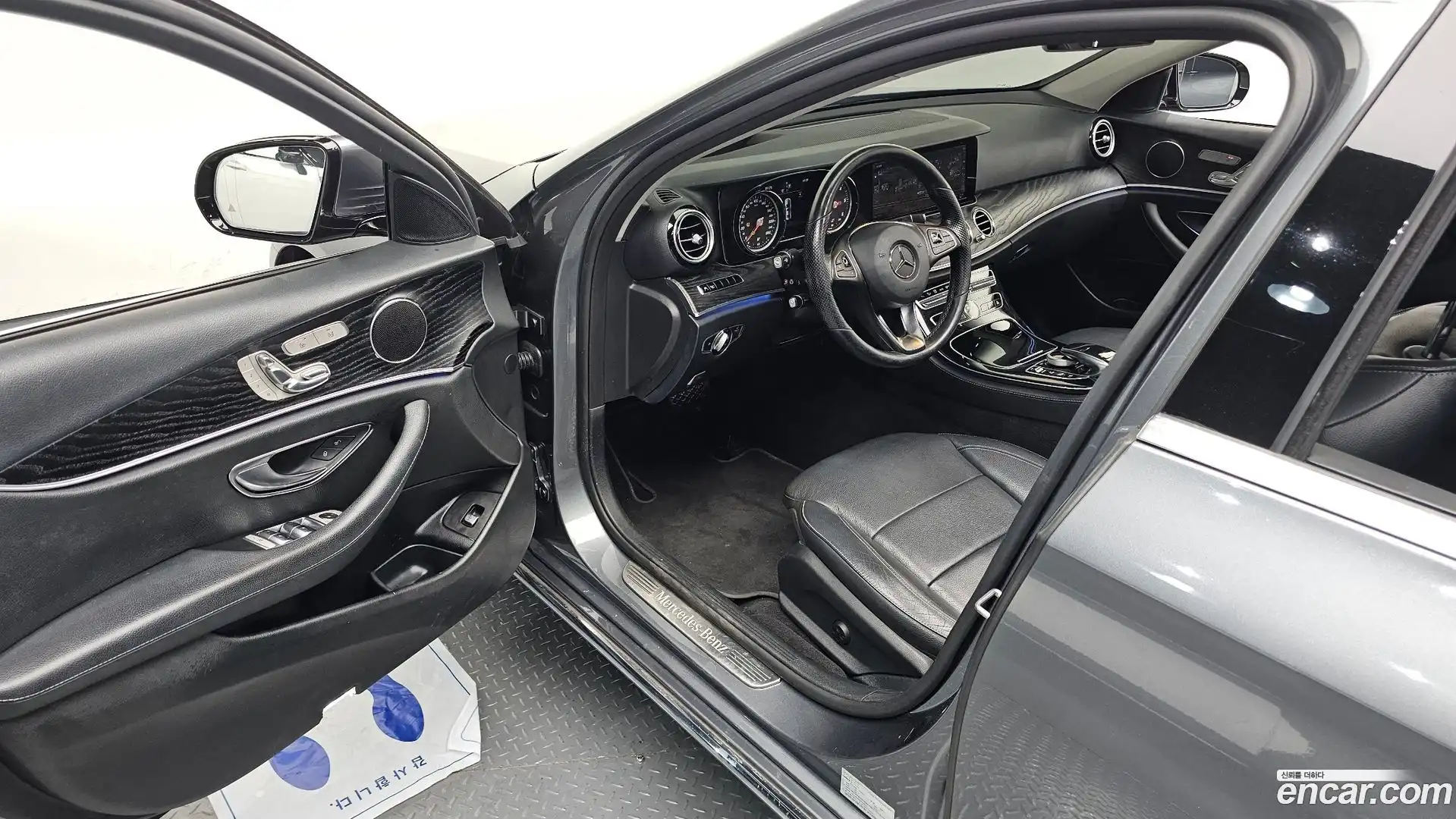 E-Class Mercedes-Benz 2017.11-INNER-010