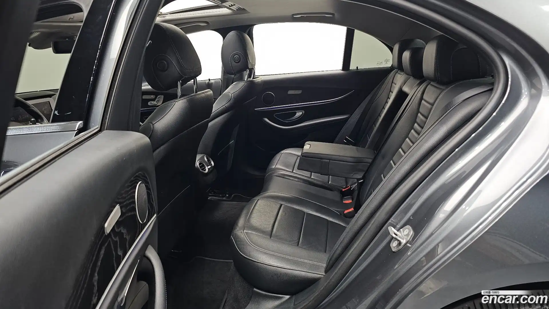 E-Class Mercedes-Benz 2017.11-OPTION-015