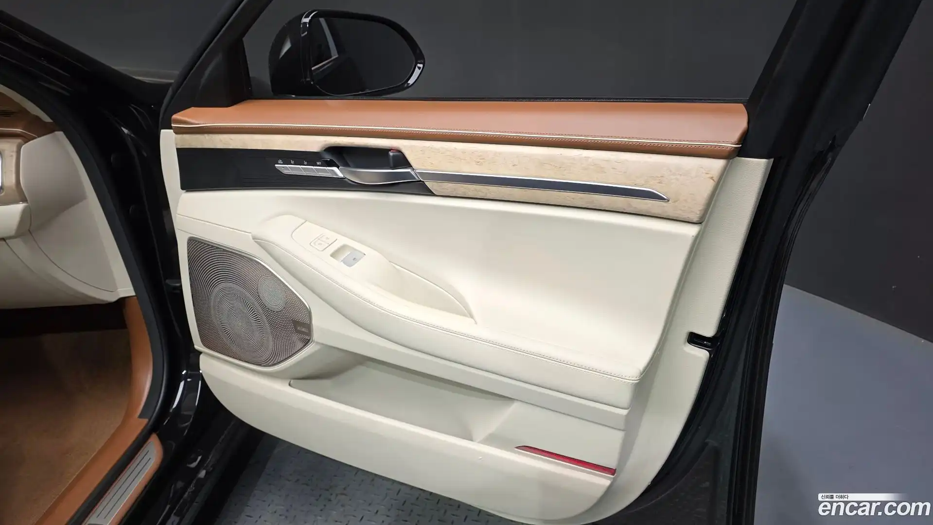 G90 Genesis 2019.3-INNER-034
