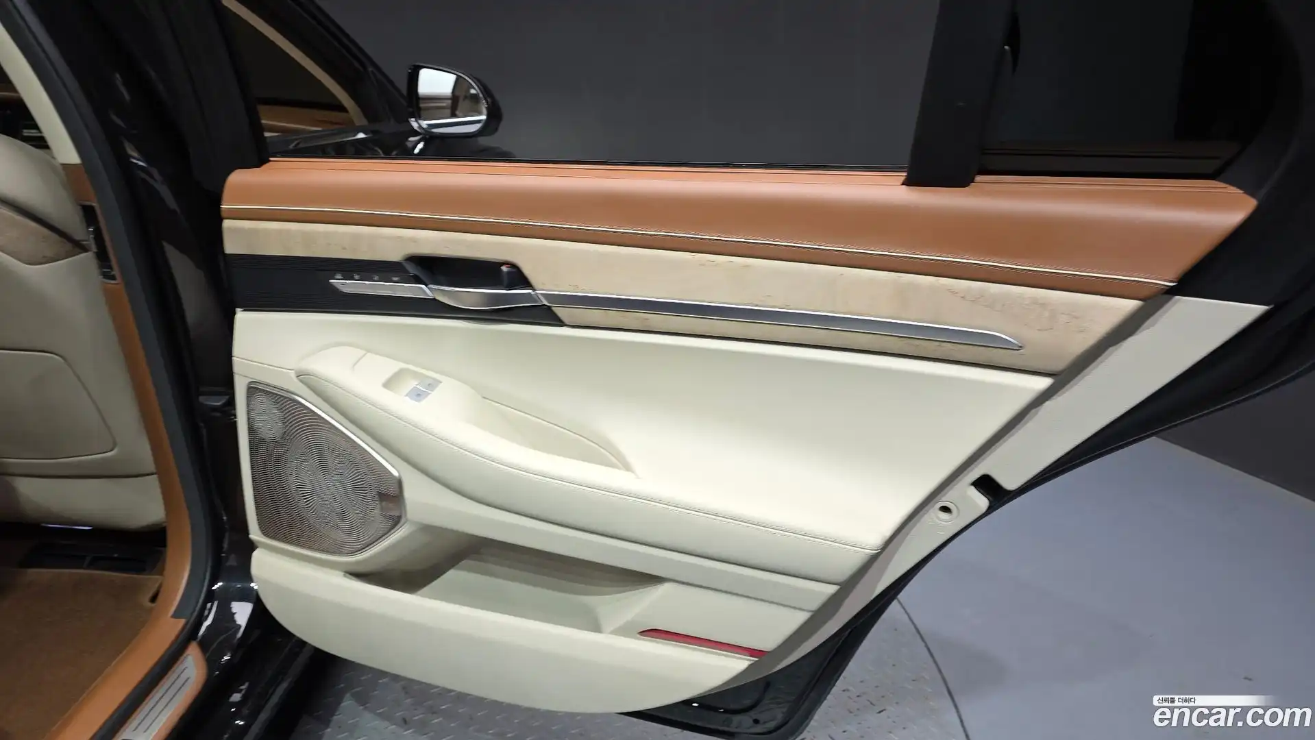 G90 Genesis 2019.3-INNER-035