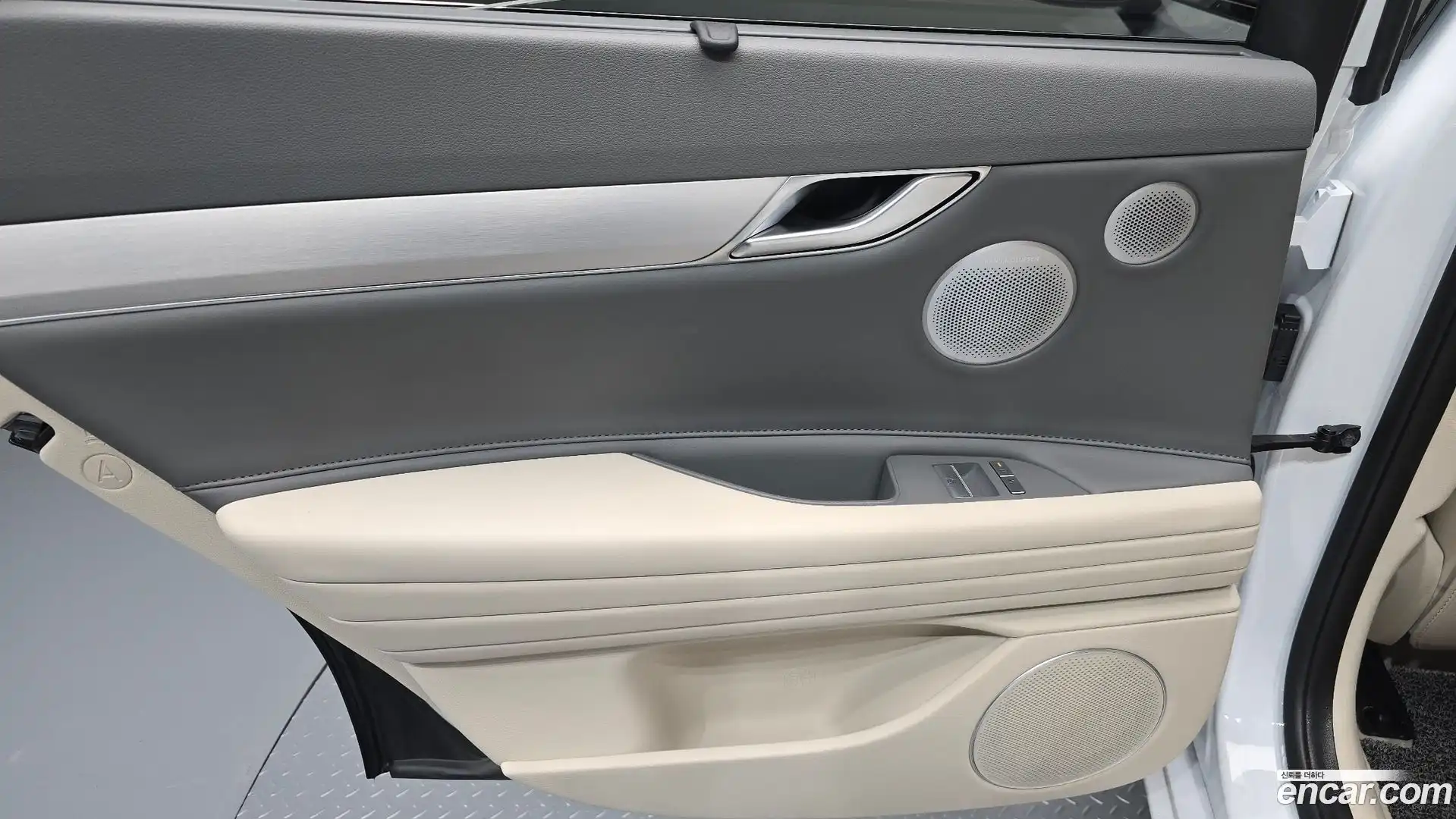 G80 Genesis 2024.1-INNER-035