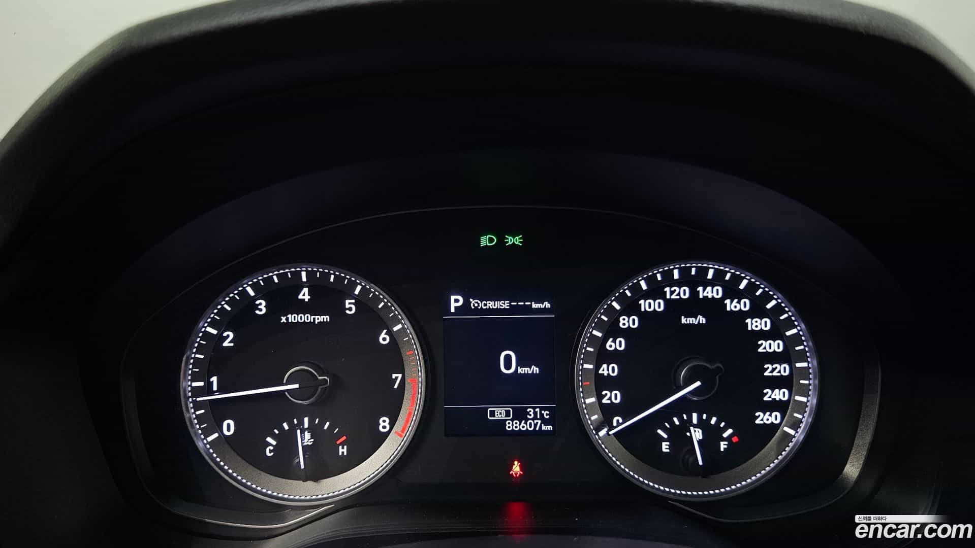 Grandeur Hyundai 2019.4-INNER-008