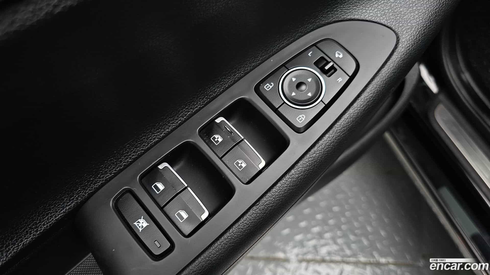 Grandeur Hyundai 2019.4-OPTION-042