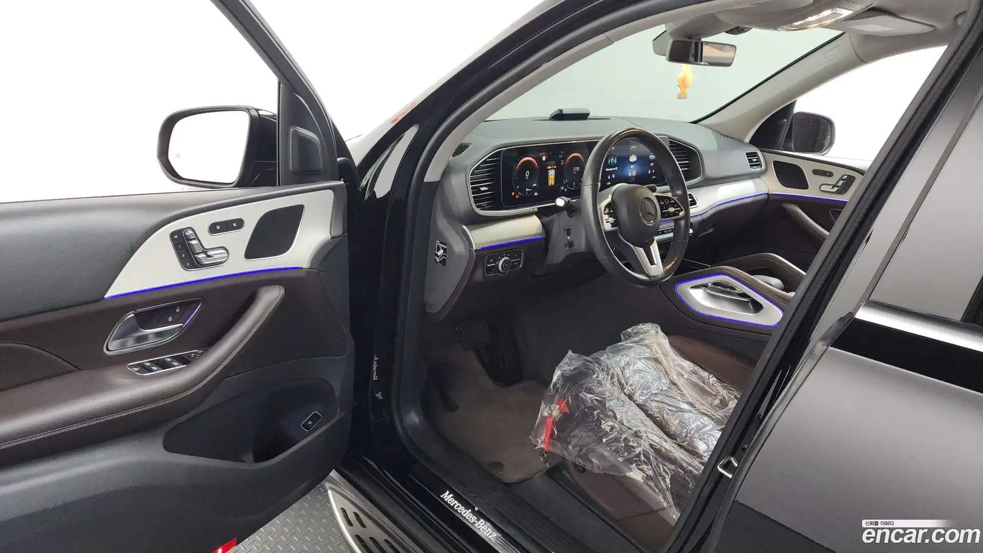 GLE-Class Mercedes-Benz 2020.11-INNER-010