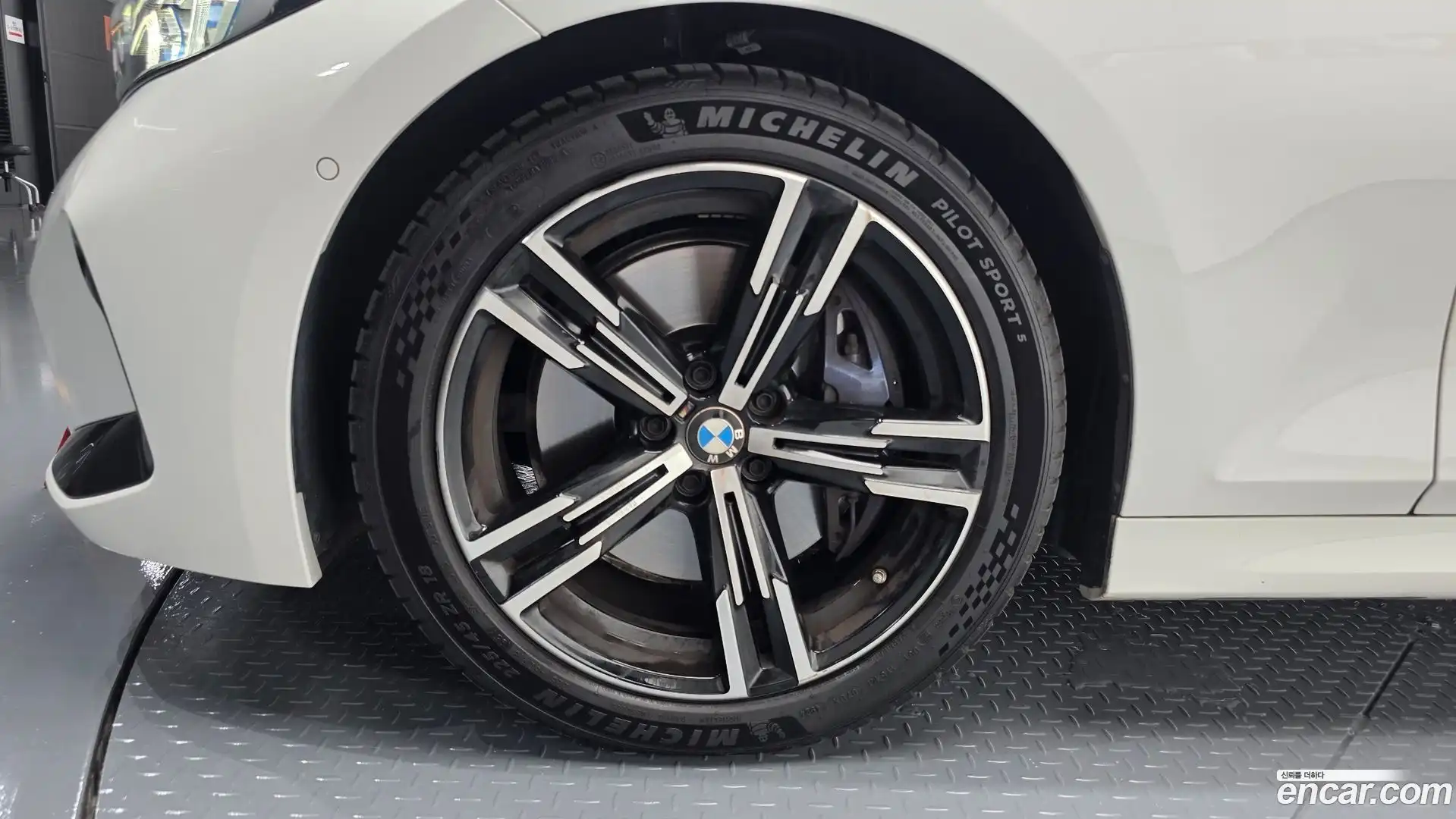 3-Series BMW 2023.9-OUTER-005