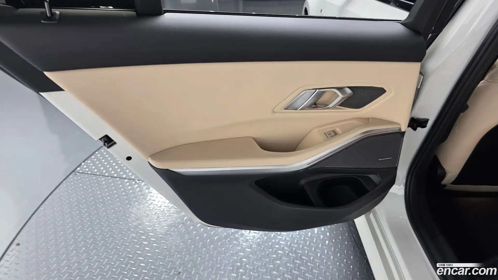 3-Series BMW 2023.9-INNER-035