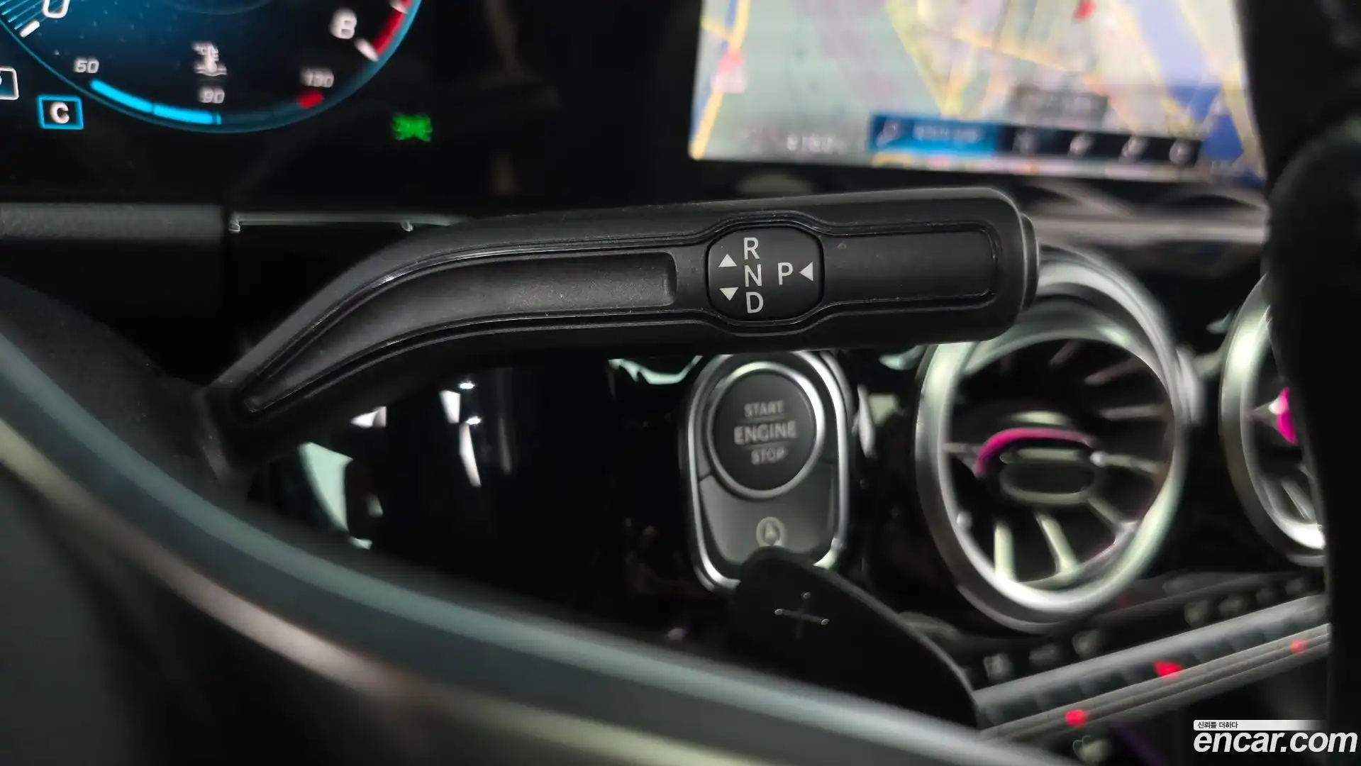 GLA-Class Mercedes-Benz 2021.6-INNER-009