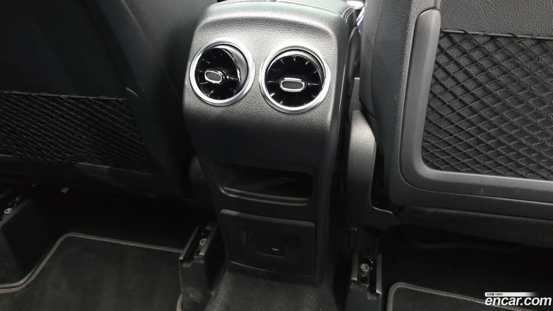 GLA-Class Mercedes-Benz 2021.6-OPTION-044