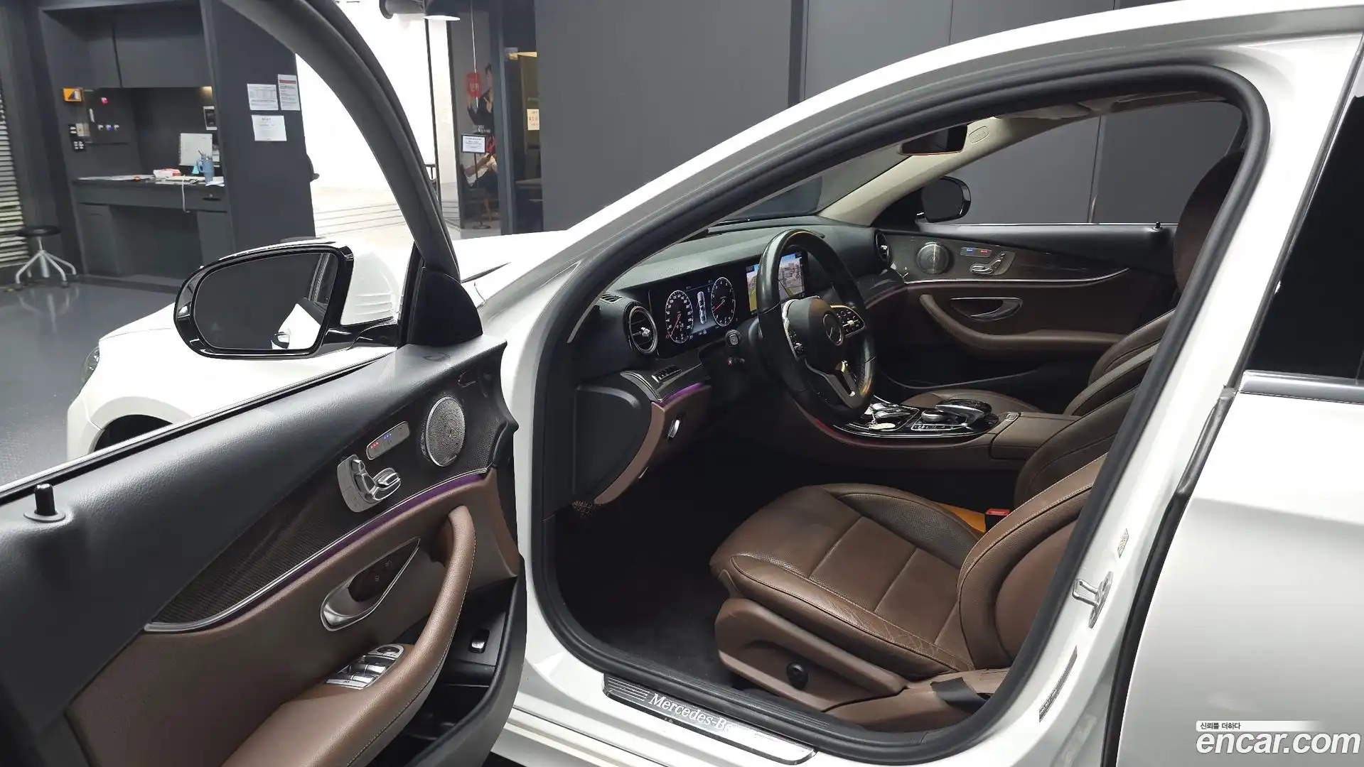 E-Class Mercedes-Benz 2020.0-INNER-010
