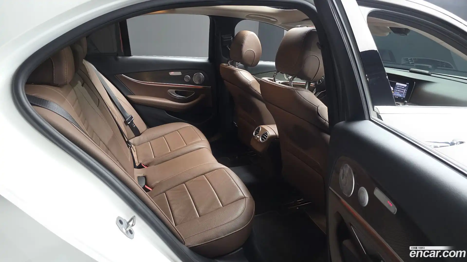 E-Class Mercedes-Benz 2020.0-OPTION-015