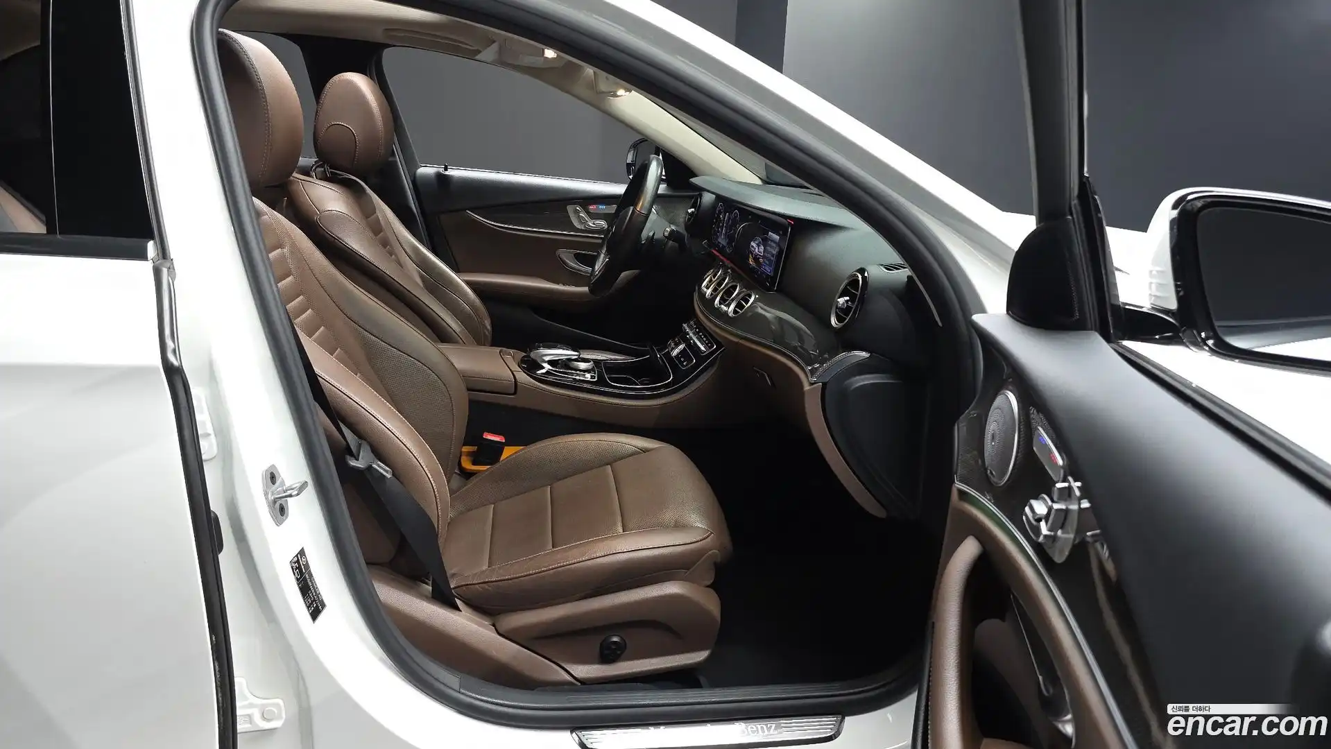 E-Class Mercedes-Benz 2020.0-OPTION-016