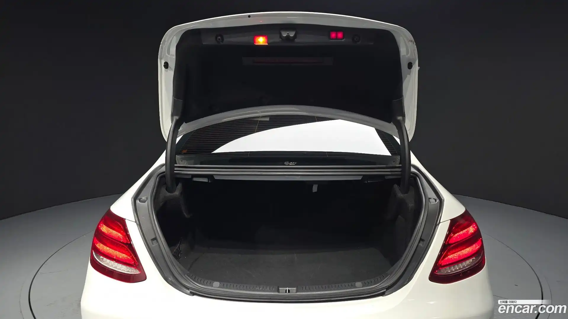 E-Class Mercedes-Benz 2020.0-OPTION-023
