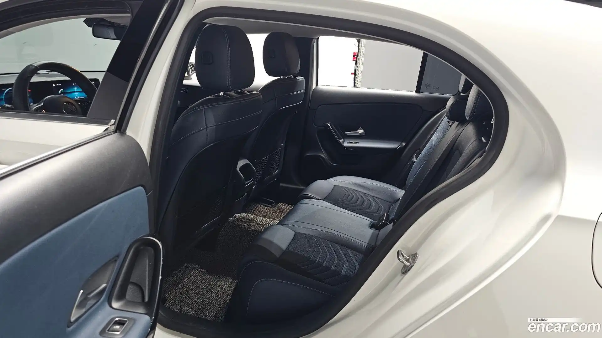 A-Class Mercedes-Benz 2019.10-OPTION-015