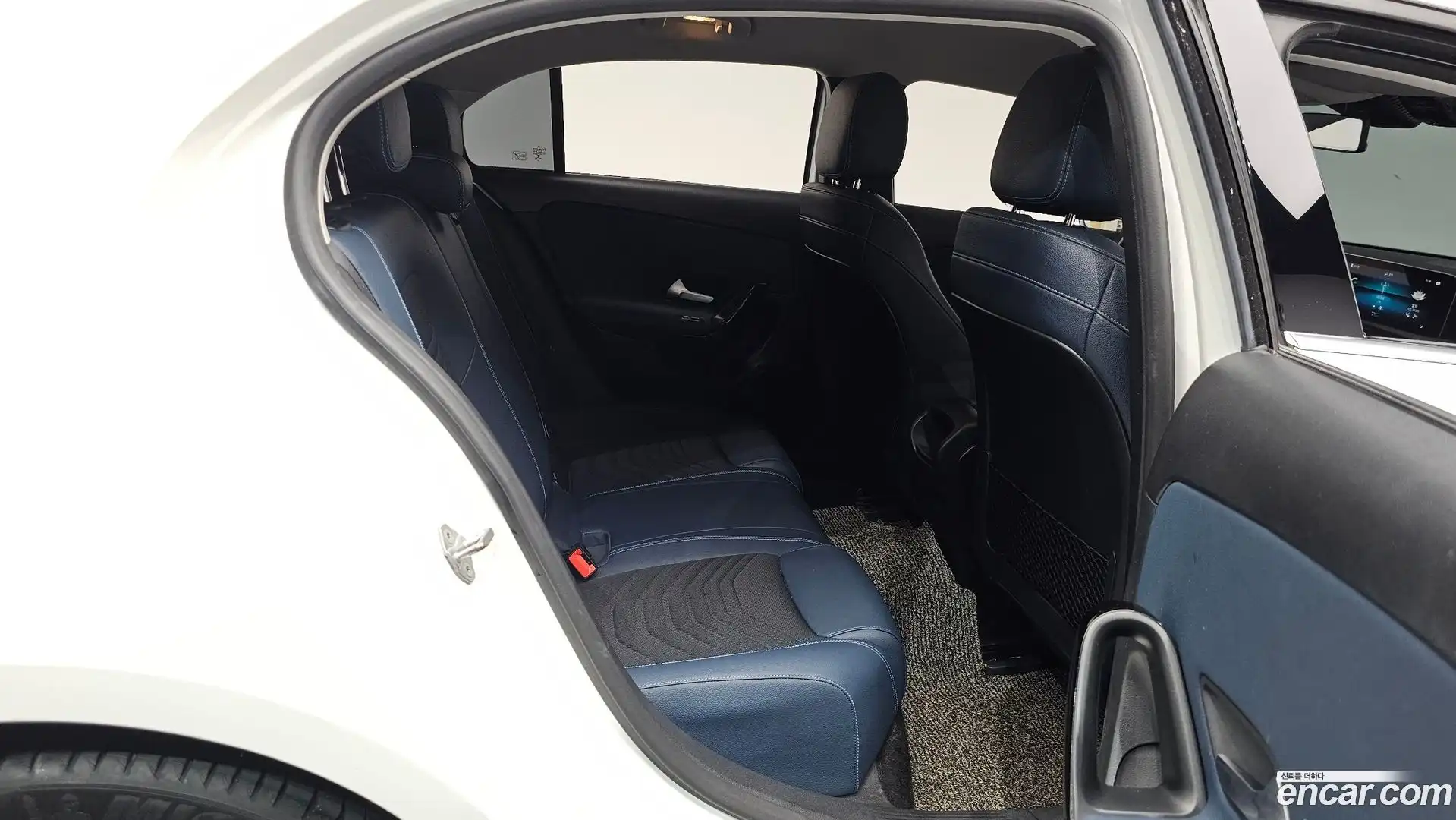 A-Class Mercedes-Benz 2019.10-OPTION-016