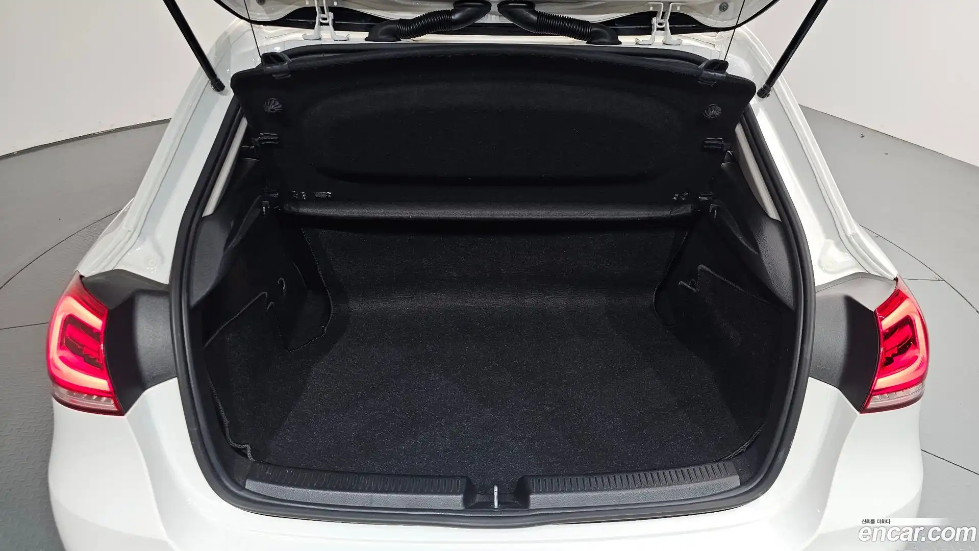 A-Class Mercedes-Benz 2019.10-OPTION-024