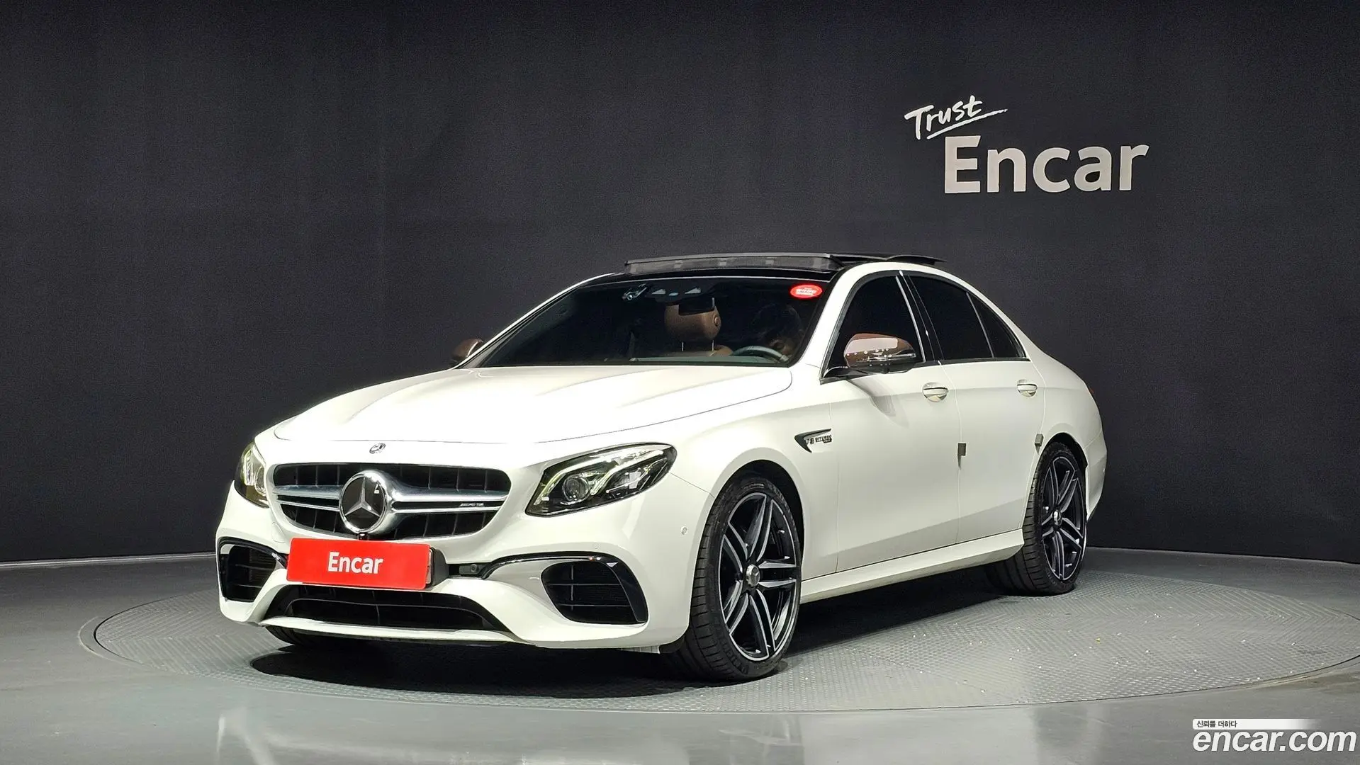 Main__Slider__Photo:E-Class Mercedes-Benz 2019.11-0