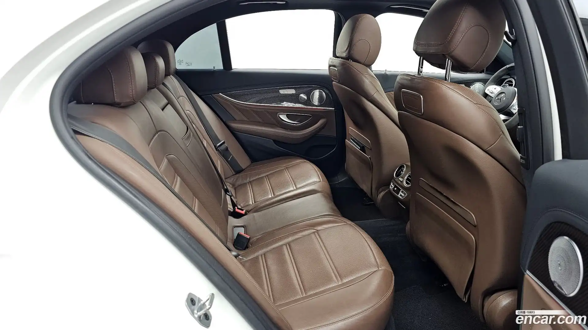 E-Class Mercedes-Benz 2019.11-OPTION-016