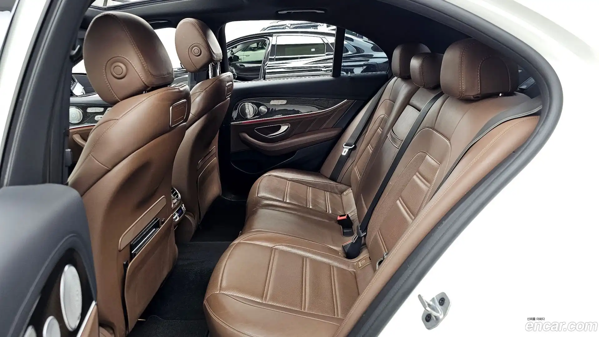 E-Class Mercedes-Benz 2019.11-INNER-036