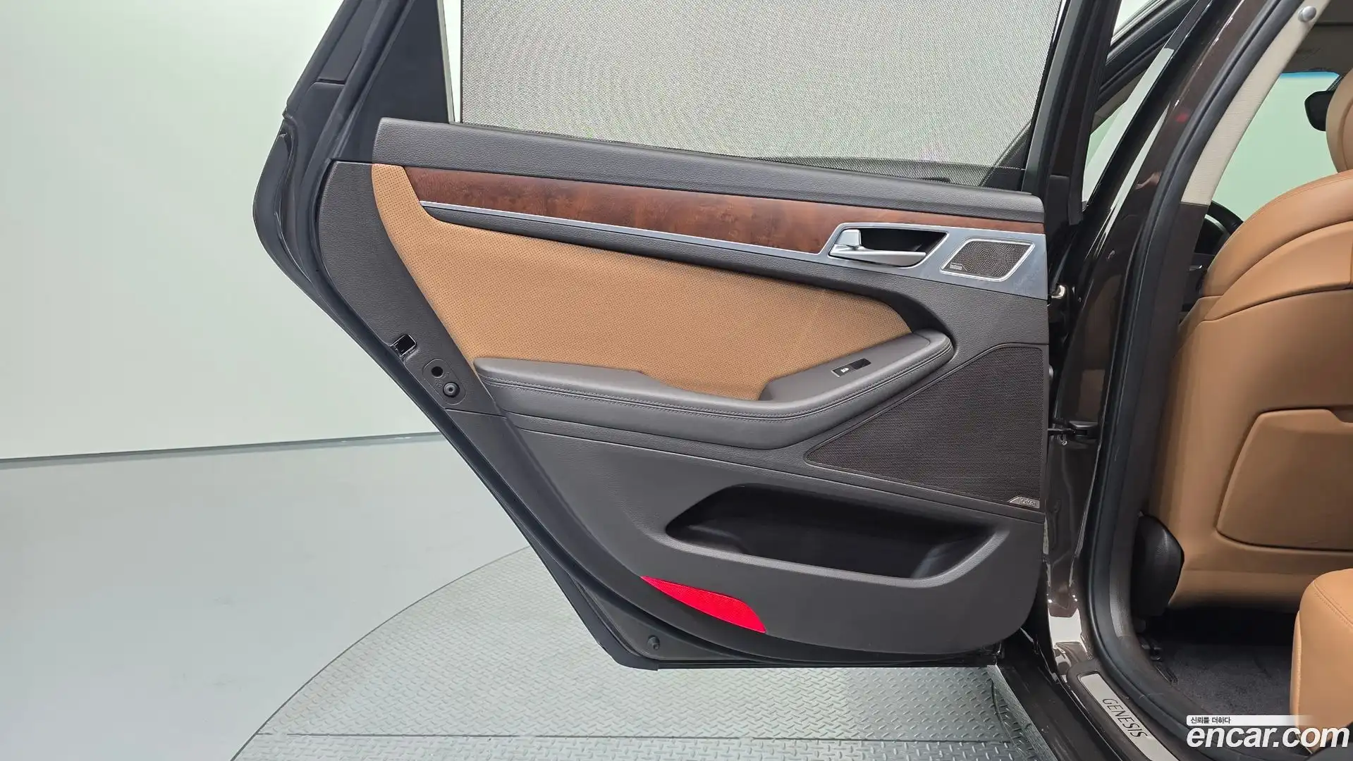 G80 Genesis 2017.1-INNER-035