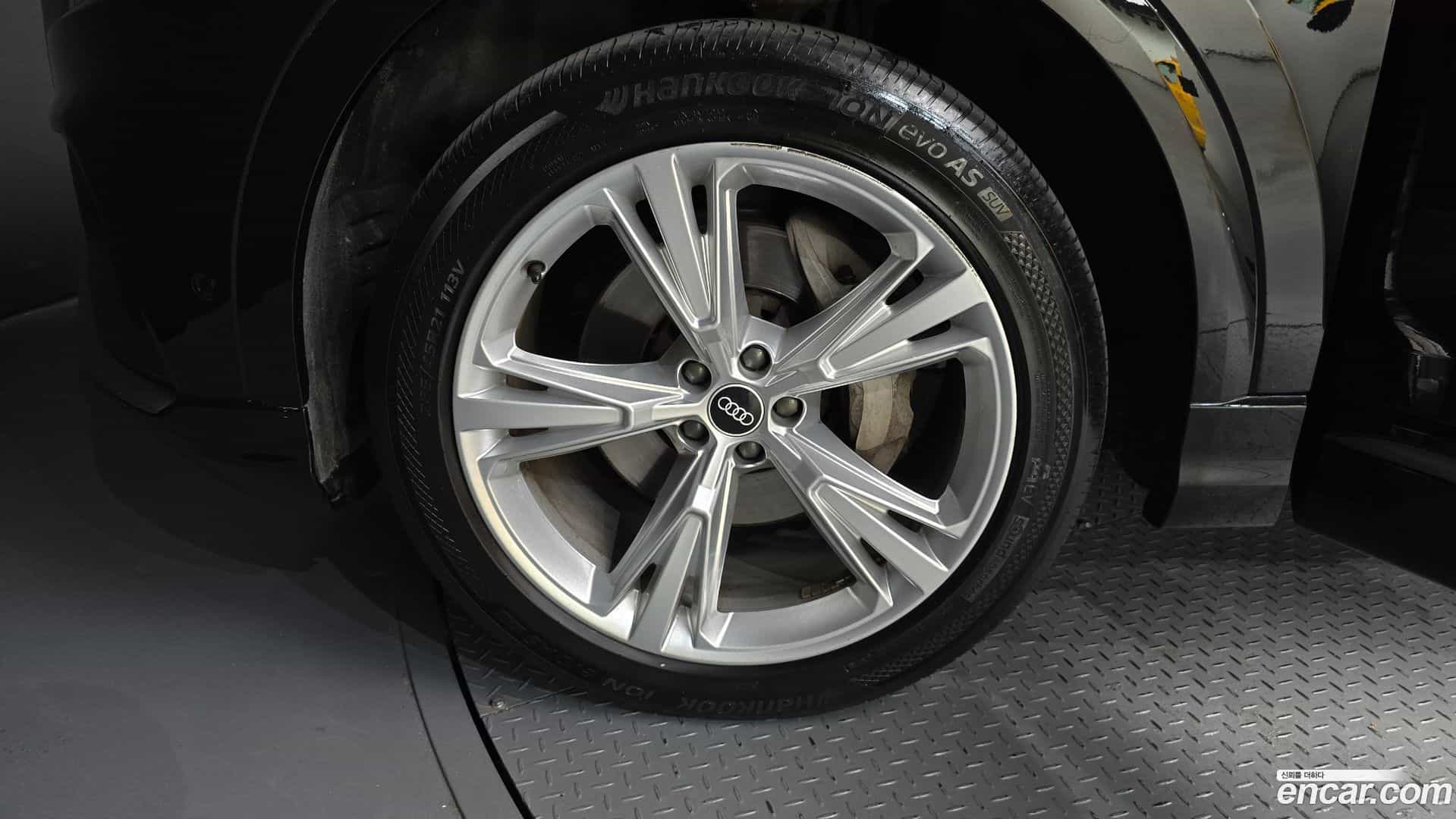 Q8 Audi 2021.11-OUTER-005