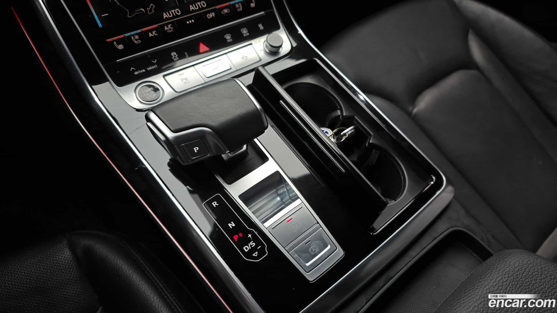 Q8 Audi 2021.11-INNER-009