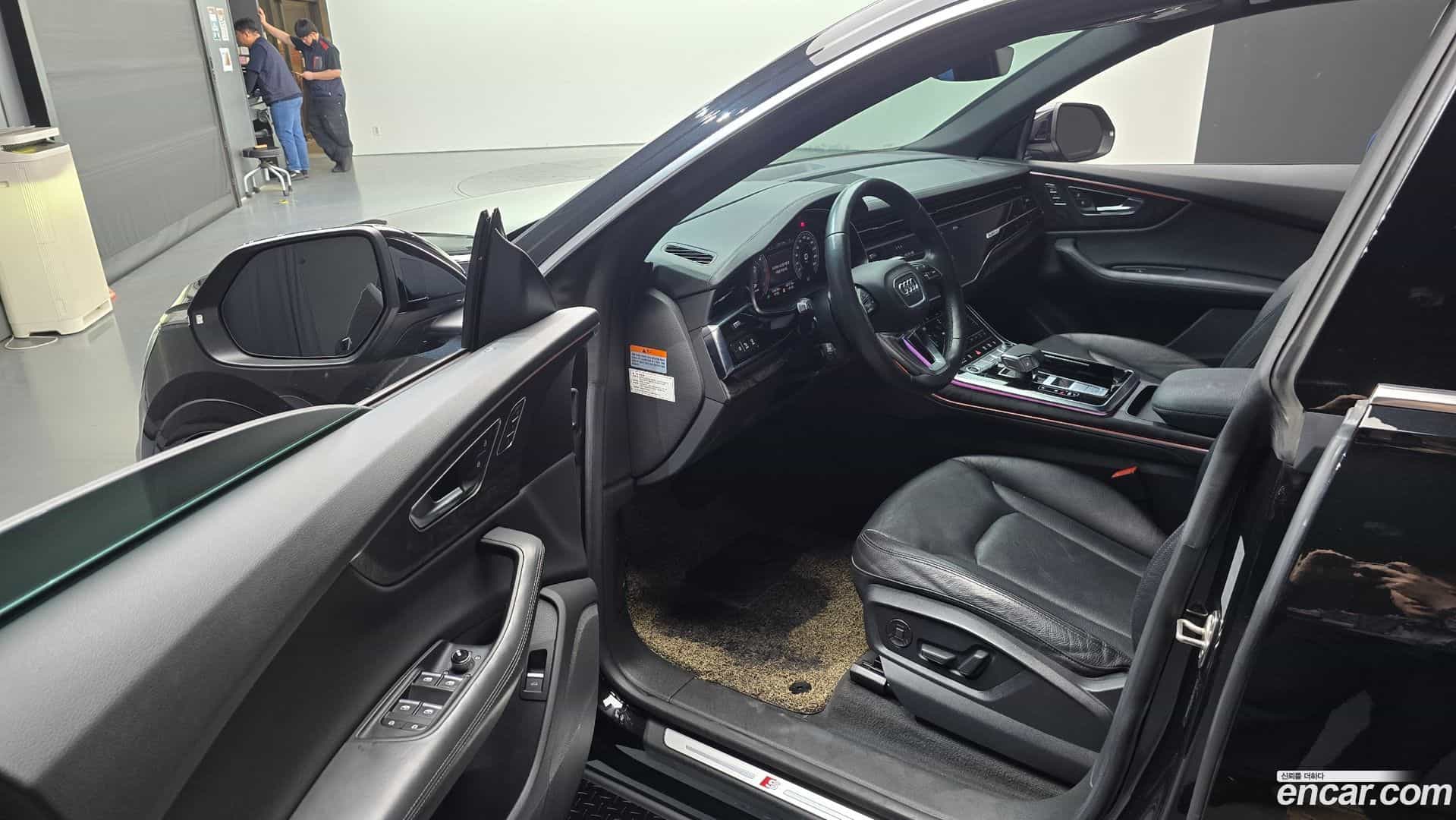 Q8 Audi 2021.11-INNER-010