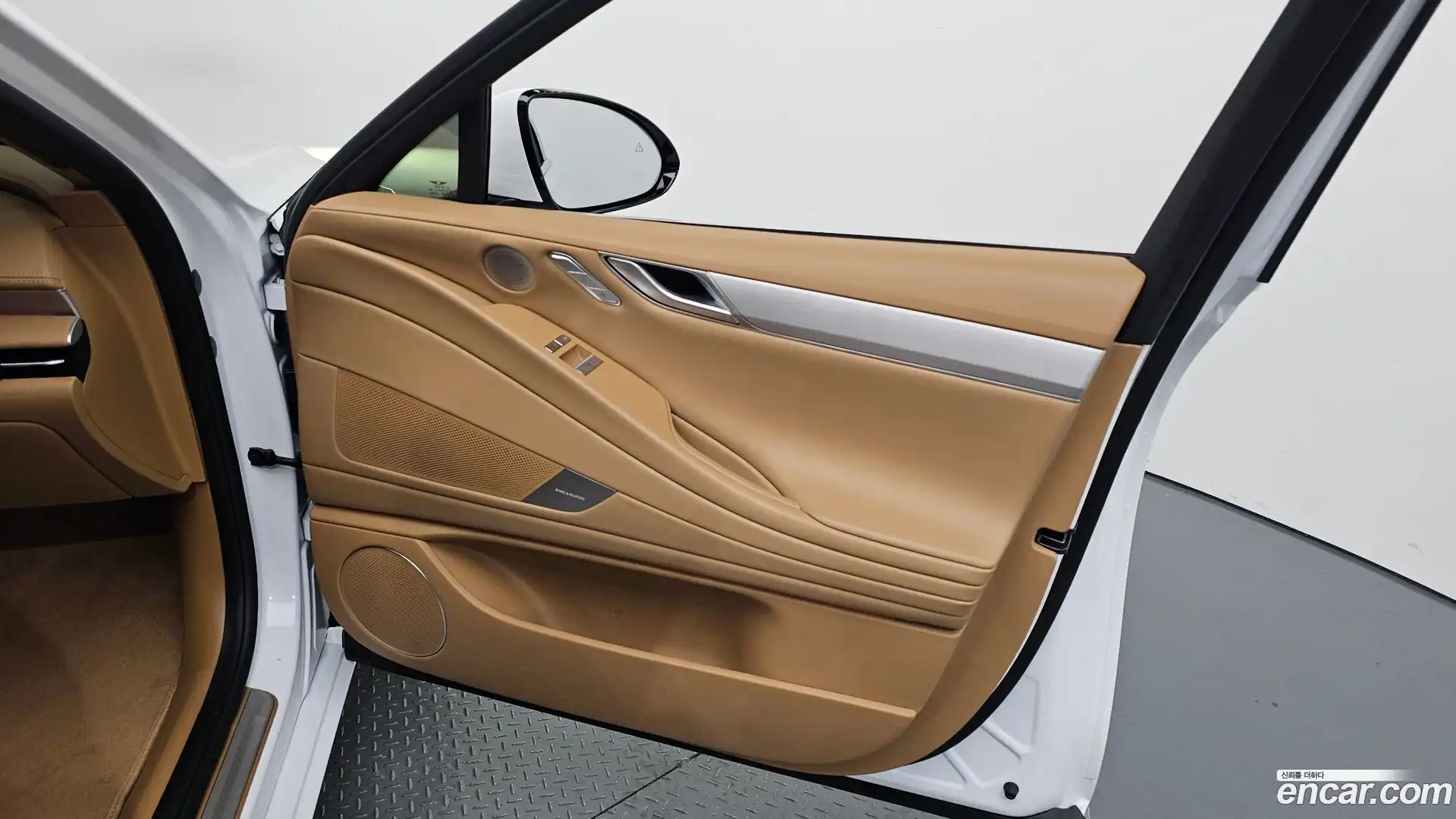 G80 Genesis 2024.0-INNER-034