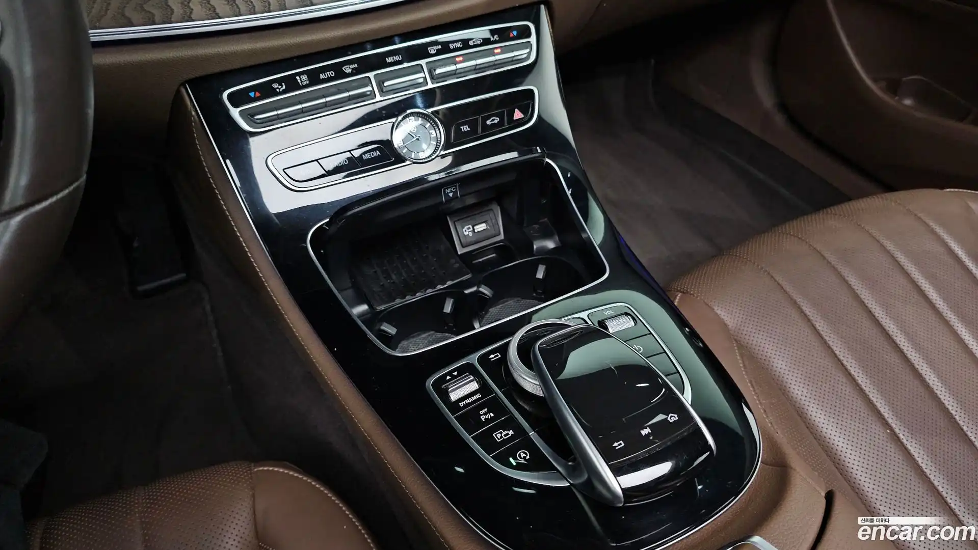 E-Class Mercedes-Benz 2019.5-INNER-009
