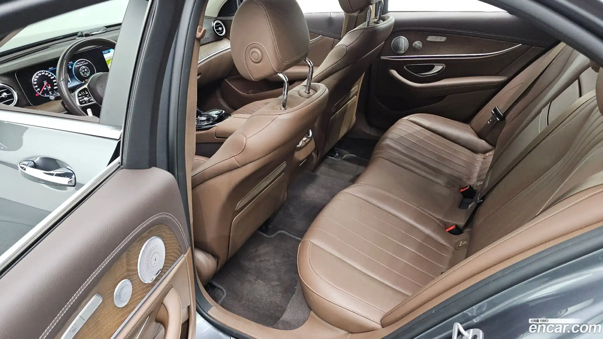 E-Class Mercedes-Benz 2019.5-OPTION-015