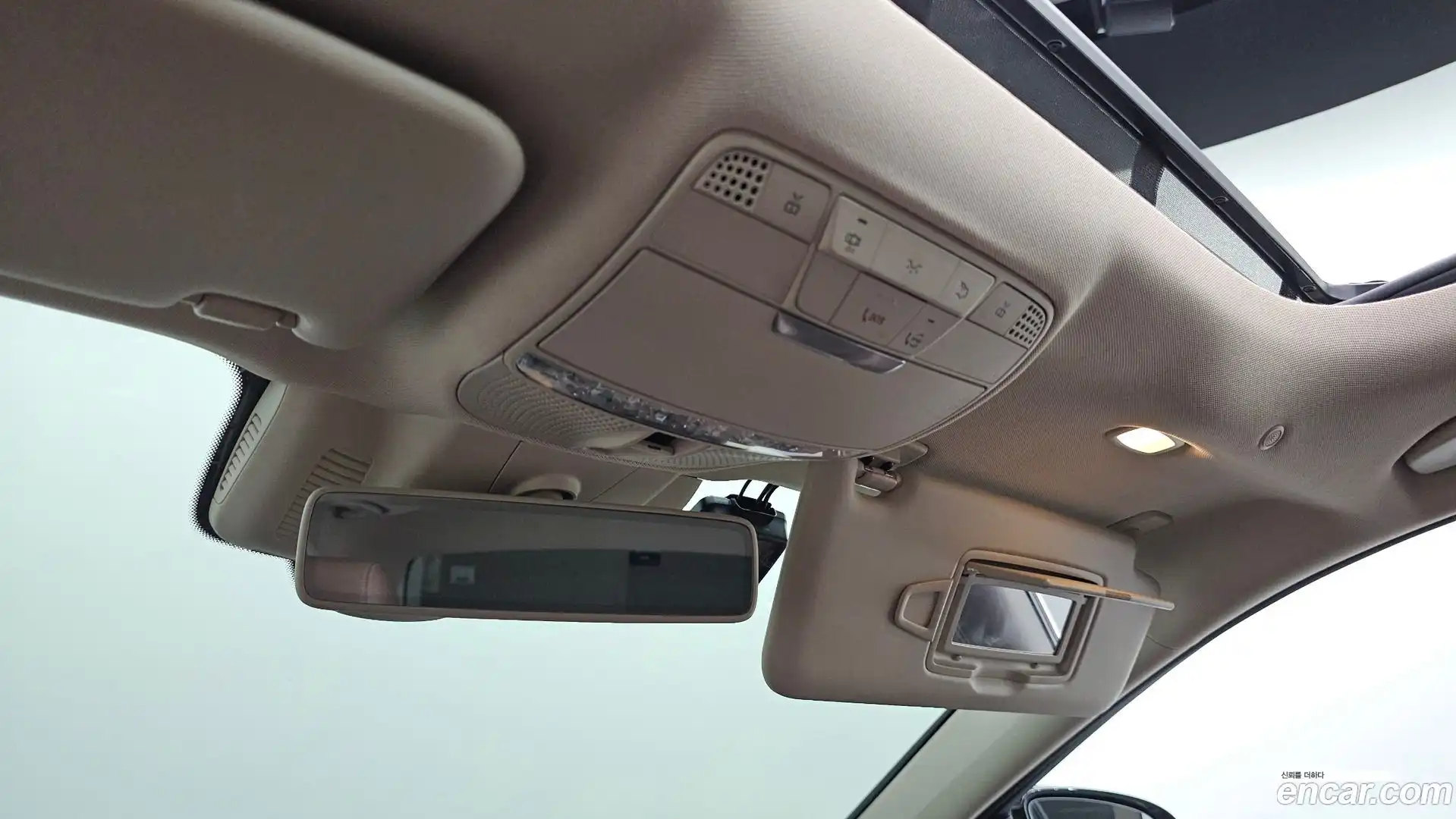 E-Class Mercedes-Benz 2019.5-OPTION-020