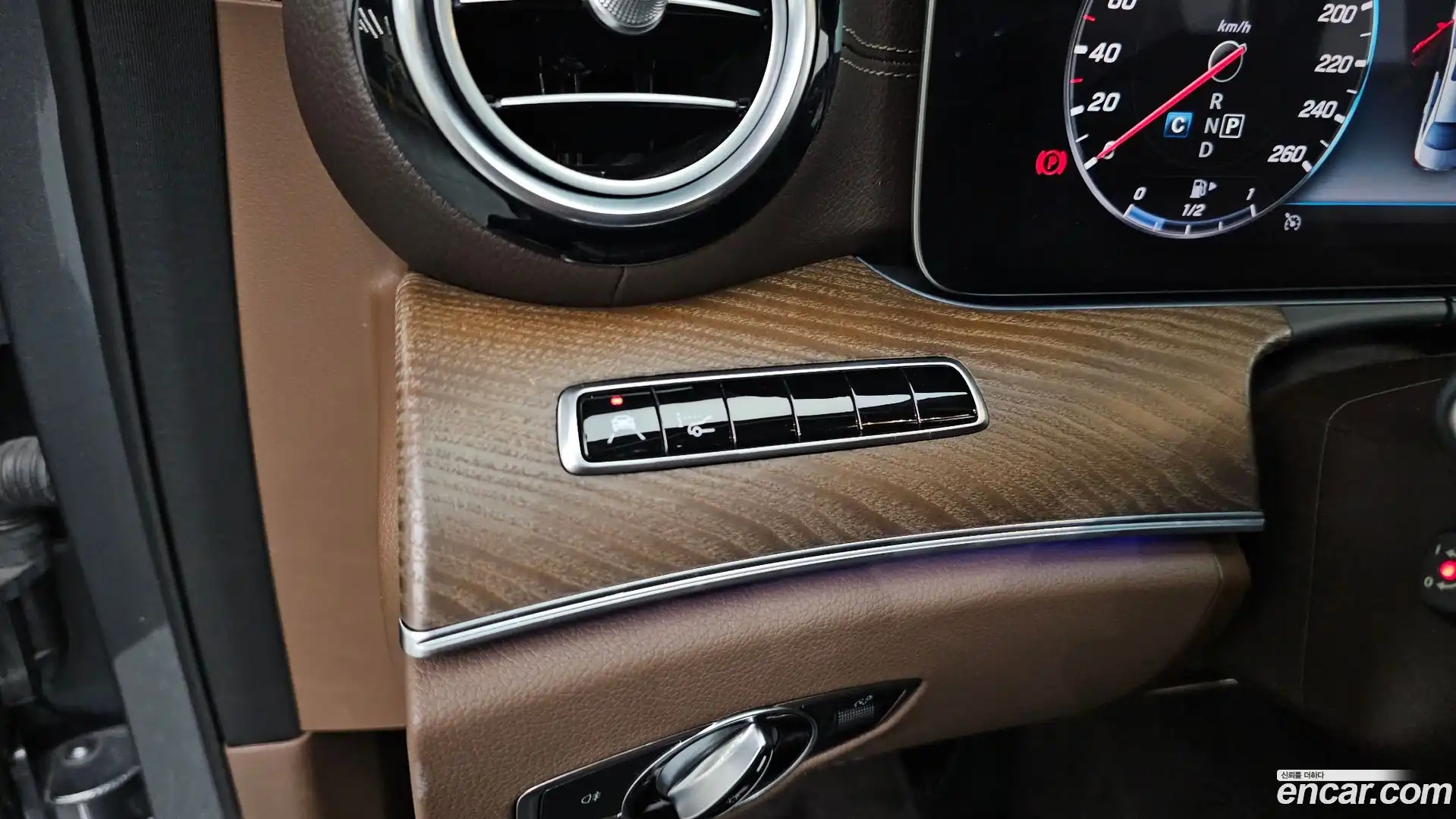 E-Class Mercedes-Benz 2019.5-OPTION-022