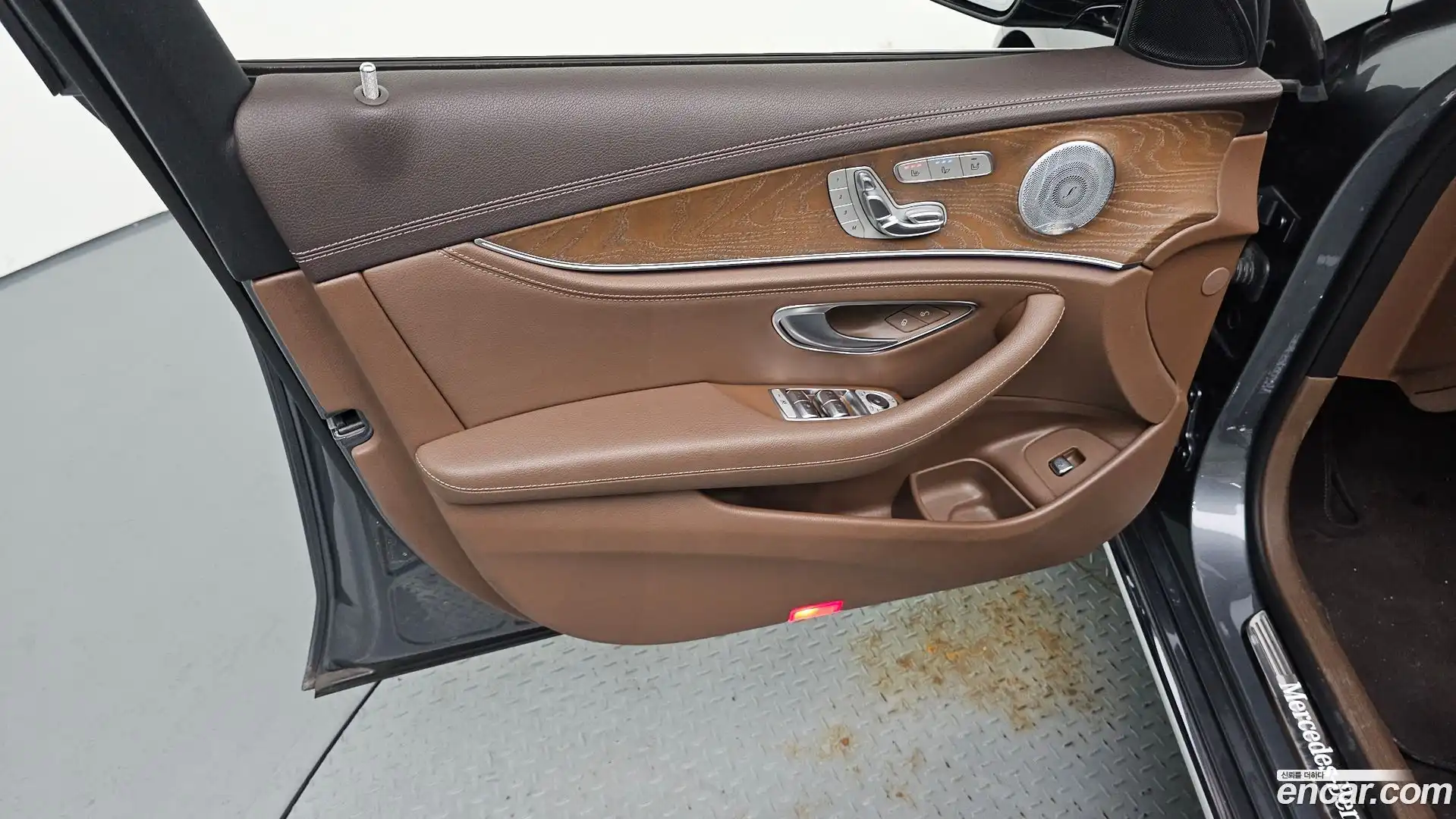 E-Class Mercedes-Benz 2019.5-INNER-034