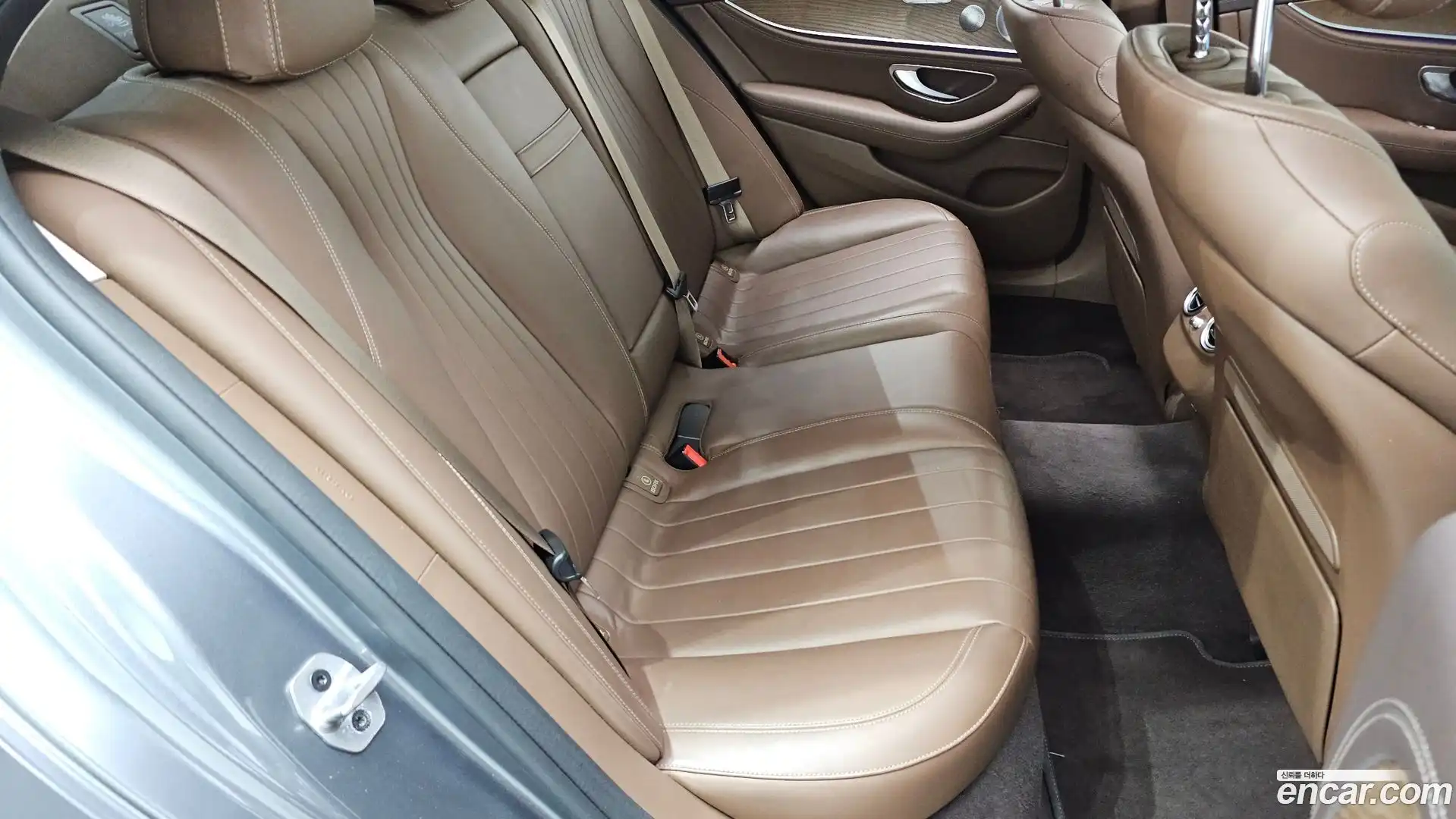 E-Class Mercedes-Benz 2019.5-OPTION-045