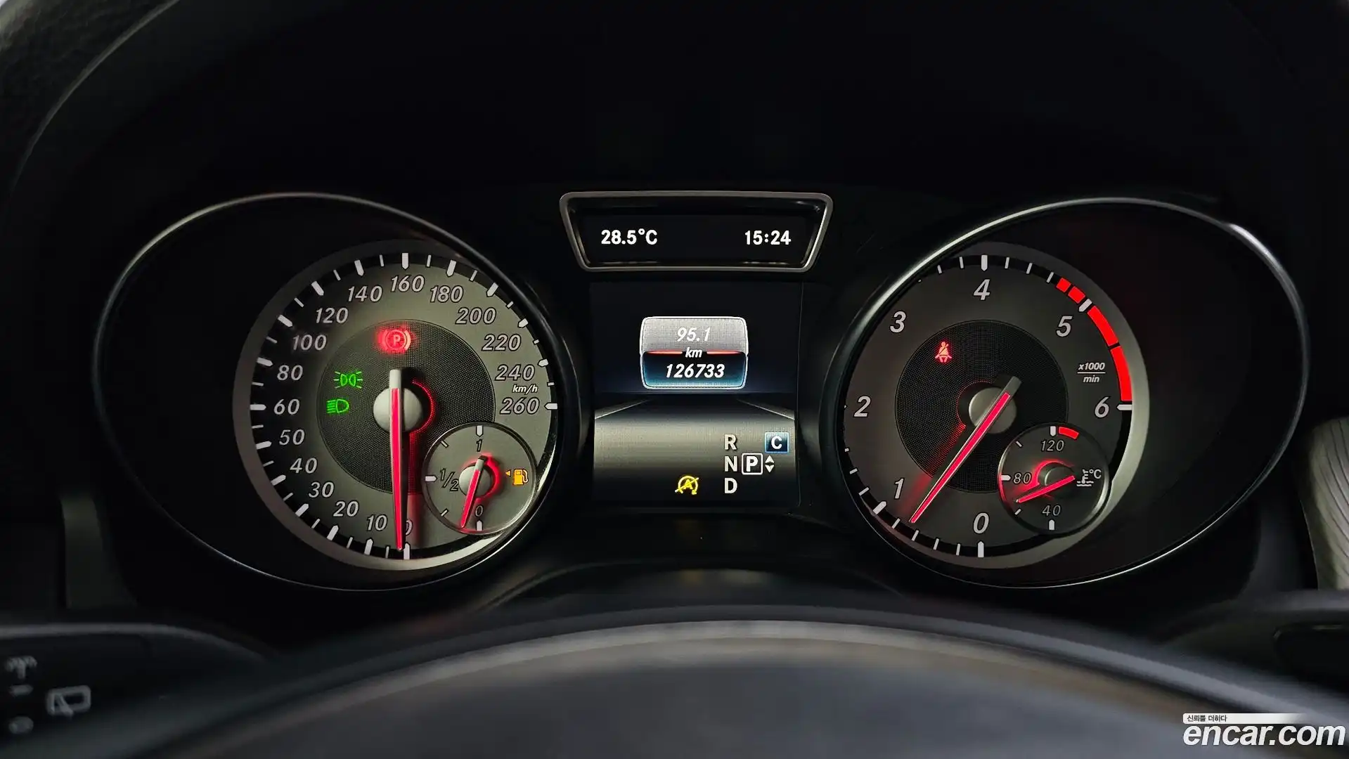 GLA-Class Mercedes-Benz 2016.7-INNER-008