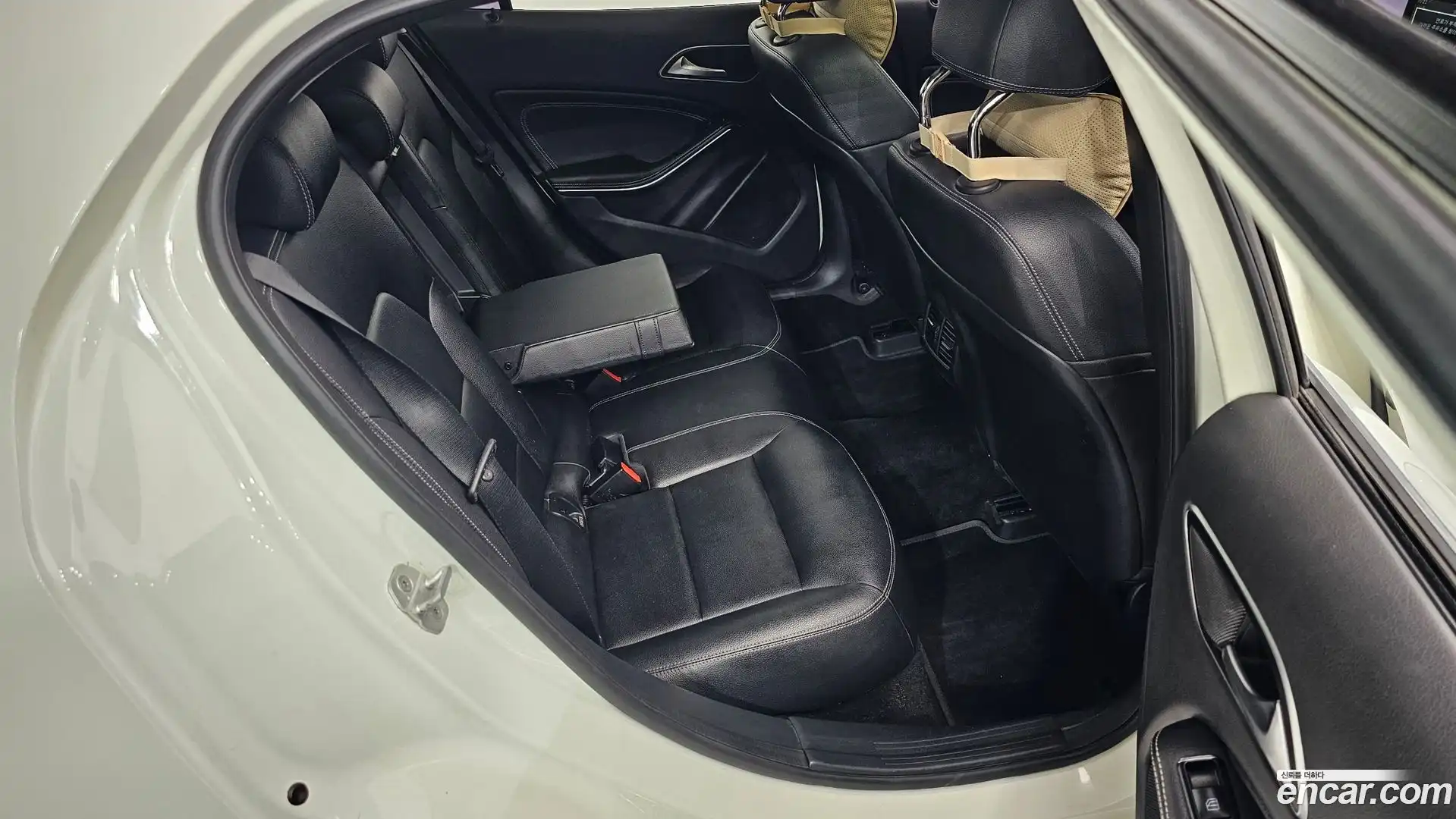 GLA-Class Mercedes-Benz 2016.7-OPTION-015