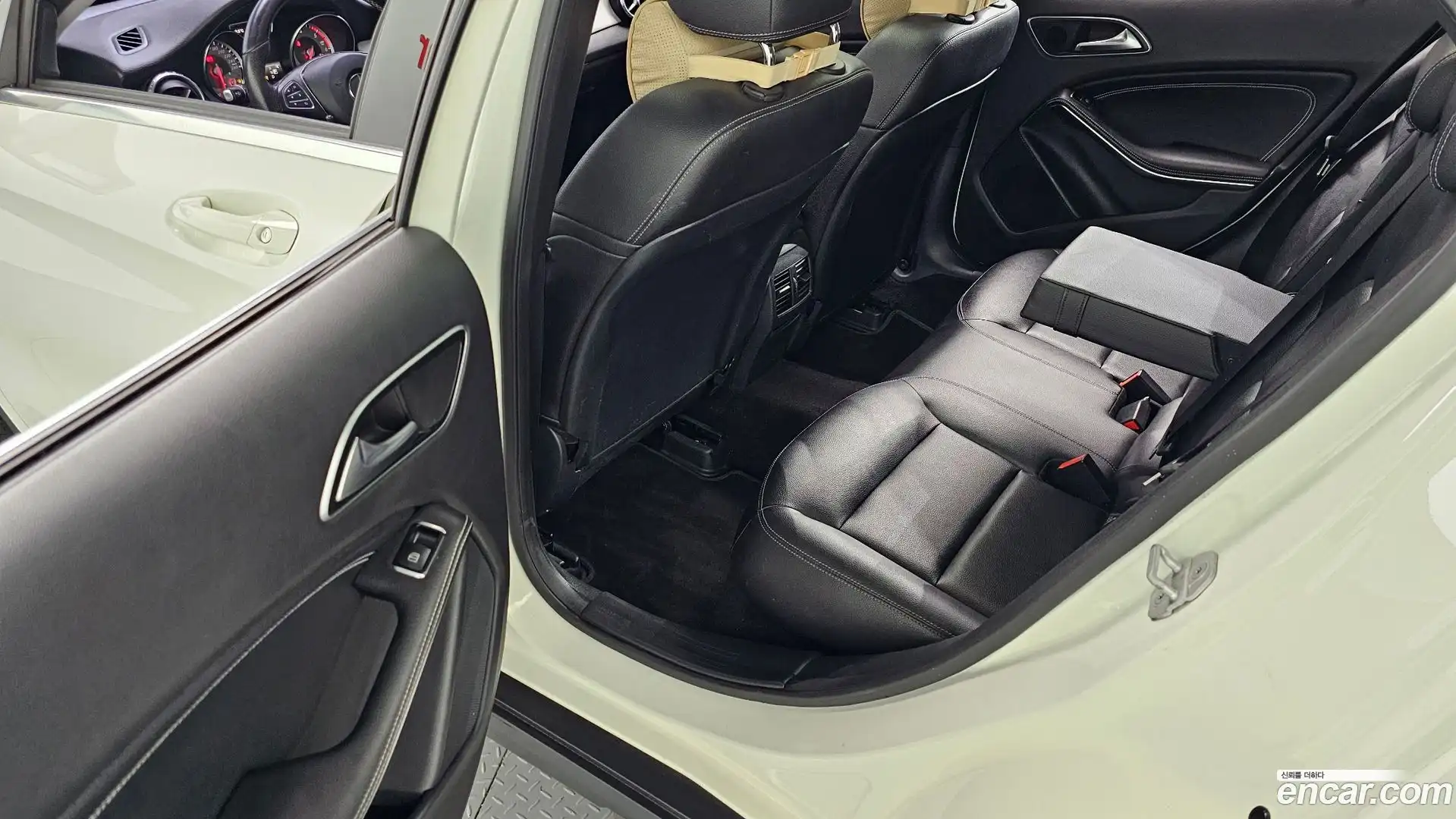 GLA-Class Mercedes-Benz 2016.7-OPTION-016