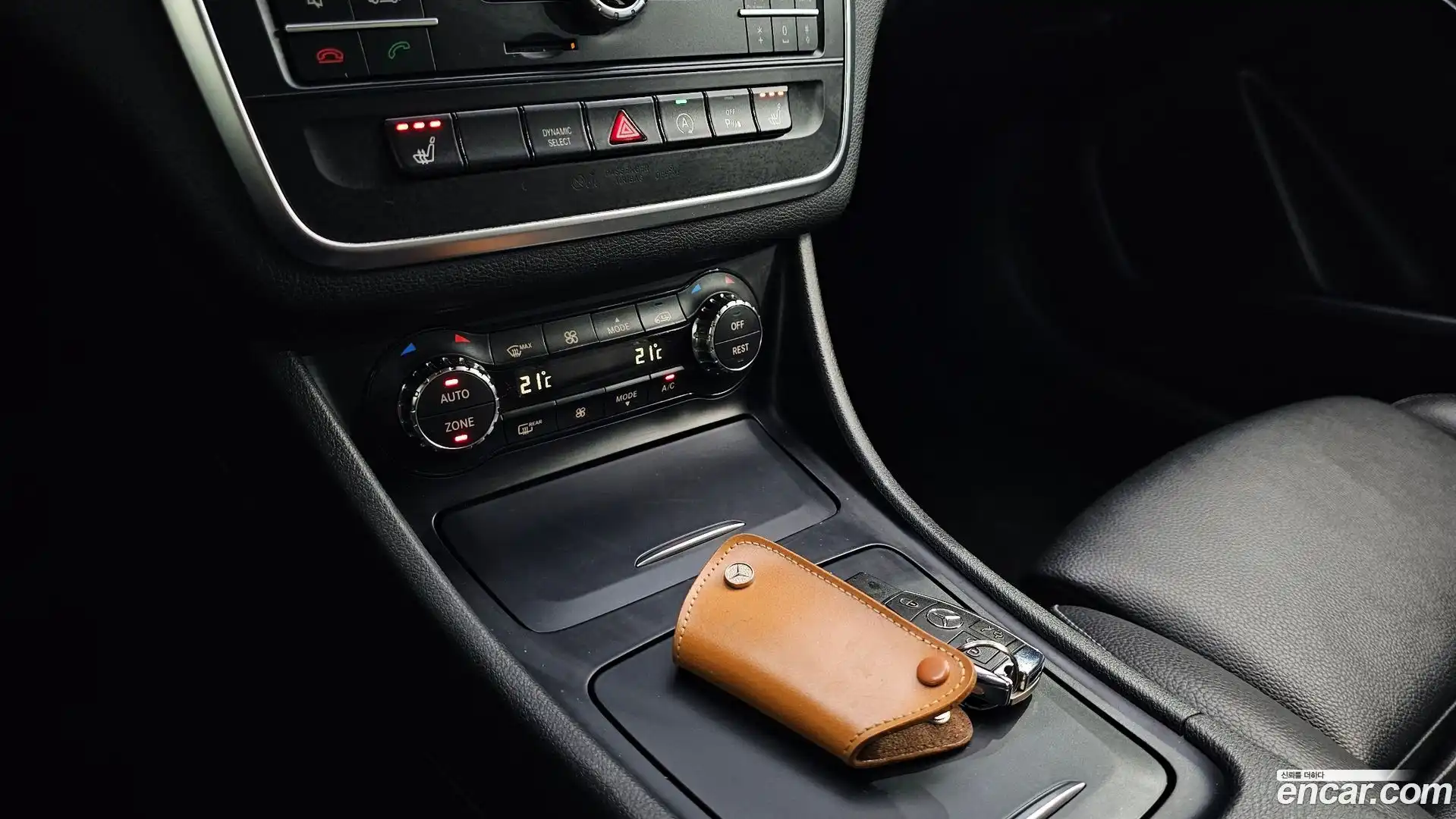 GLA-Class Mercedes-Benz 2016.7-OPTION-021