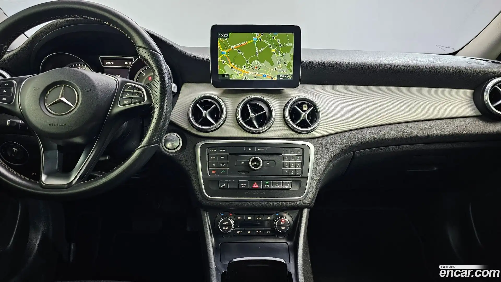 GLA-Class Mercedes-Benz 2016.7-OPTION-022