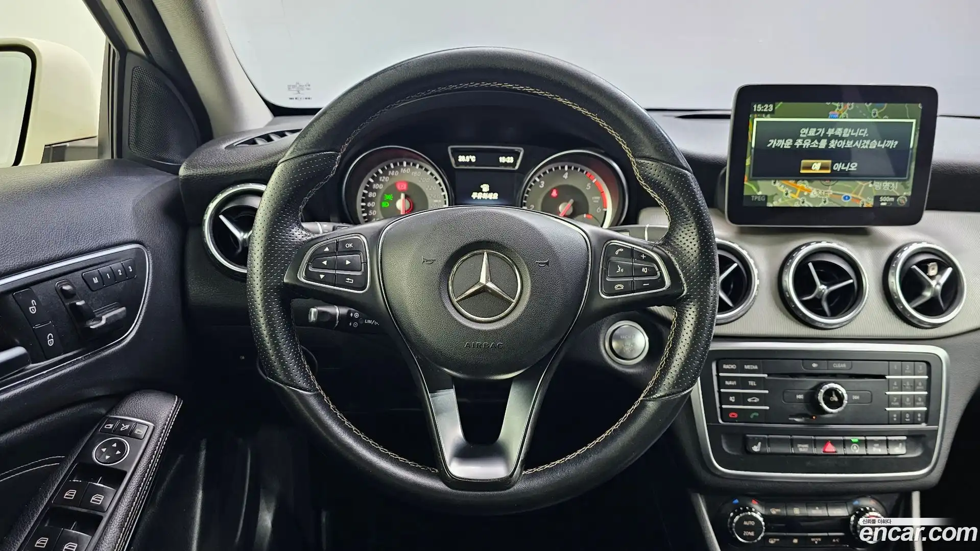 GLA-Class Mercedes-Benz 2016.7-OPTION-023