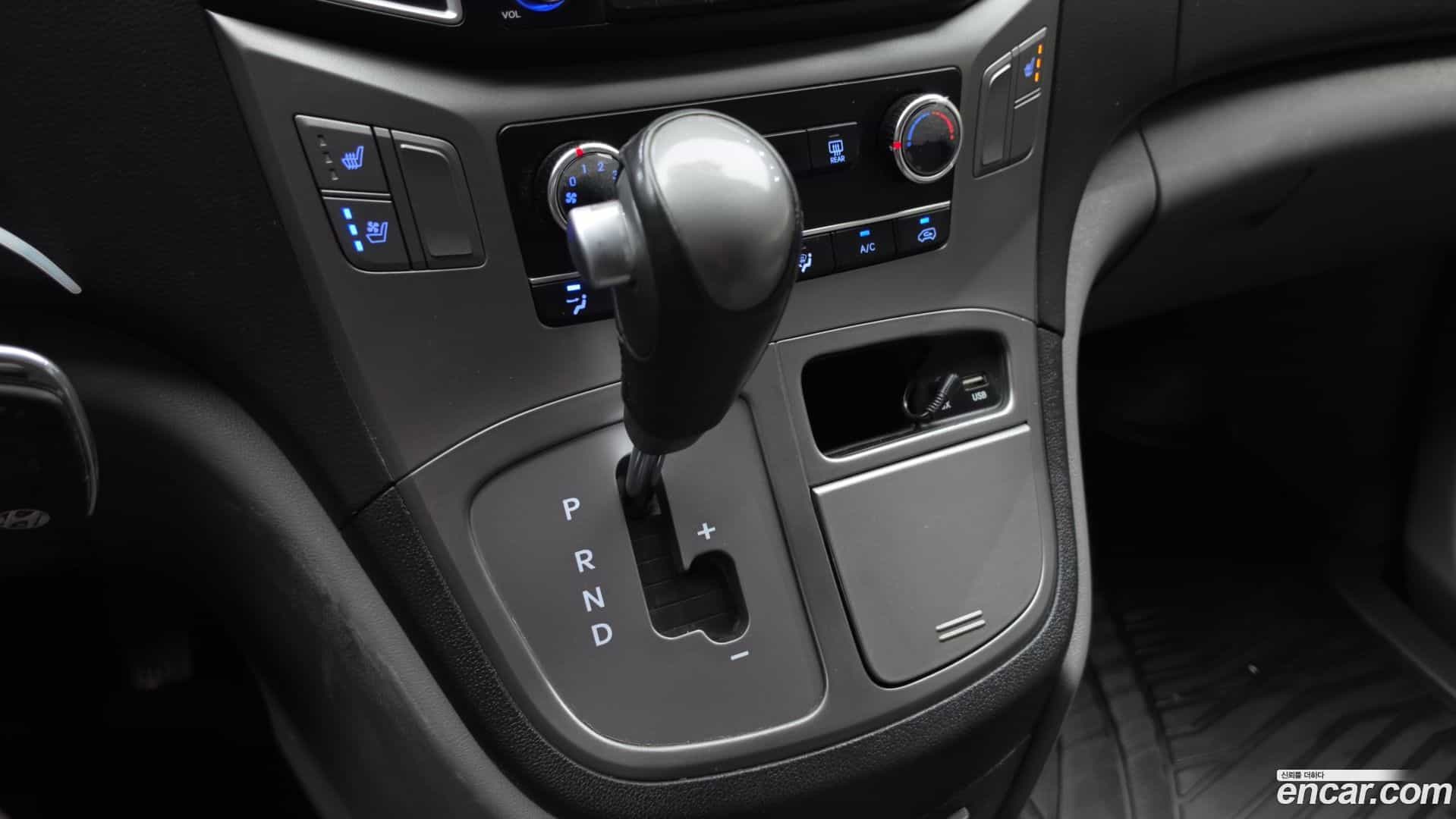 Starex Hyundai 2019.2-INNER-009