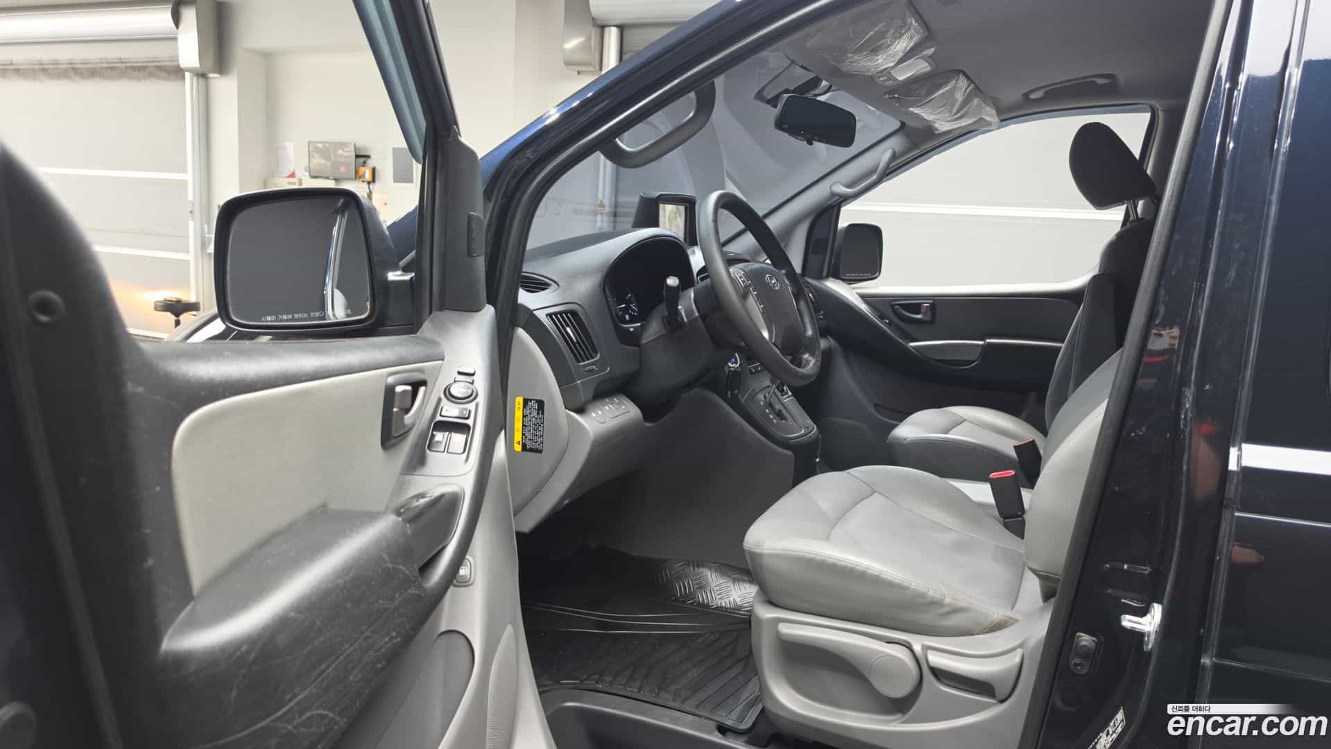 Starex Hyundai 2019.2-INNER-010