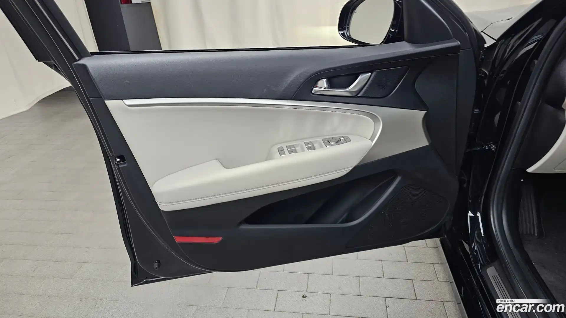 G70 Genesis 2024.11-INNER-034