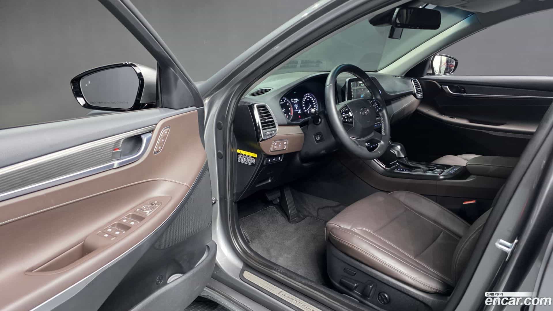 Grandeur Hyundai 2017.5-INNER-010