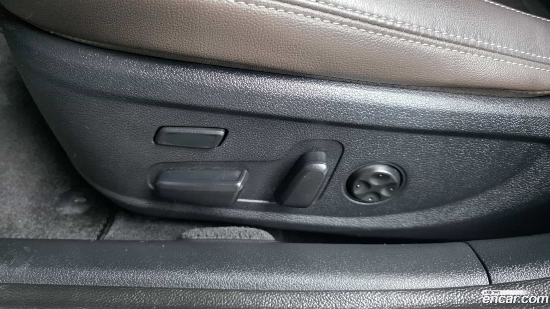 Grandeur Hyundai 2017.5-OPTION-044