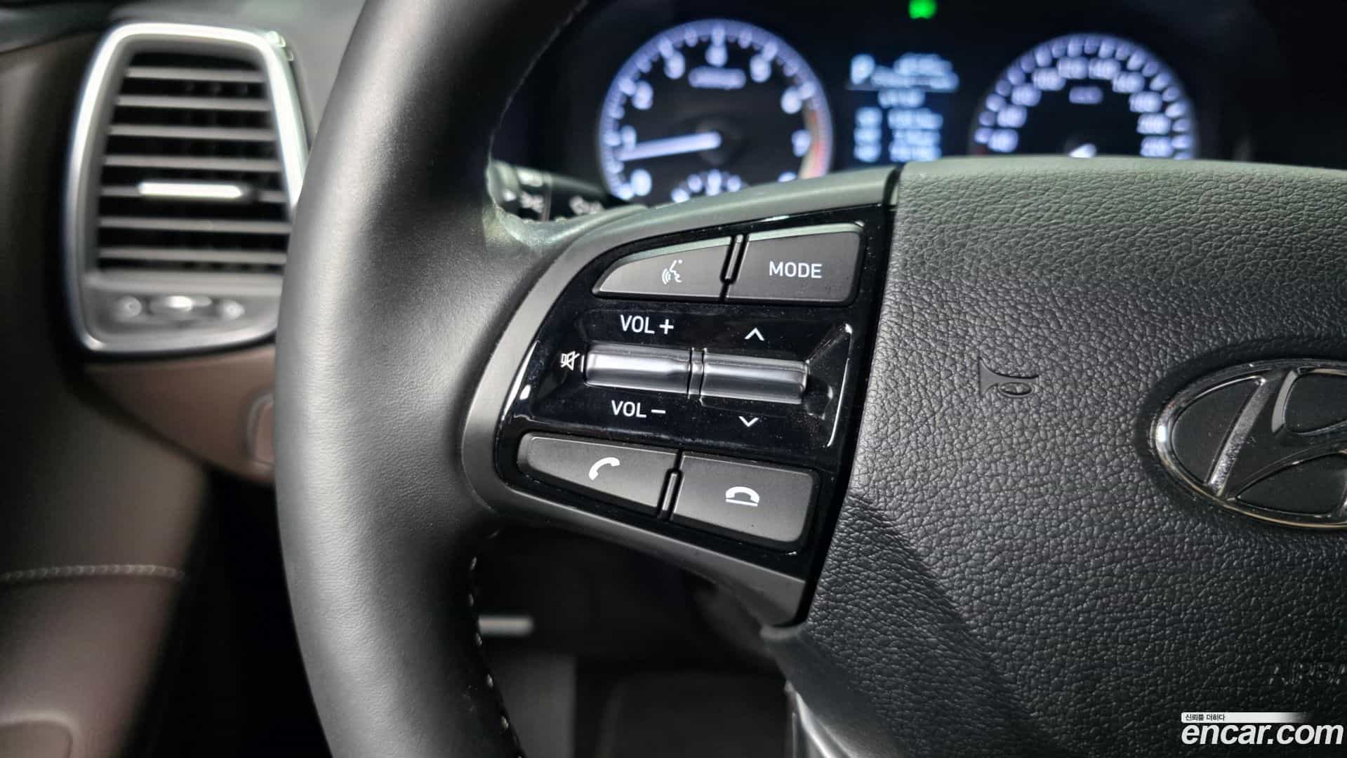 Grandeur Hyundai 2017.5-OPTION-048