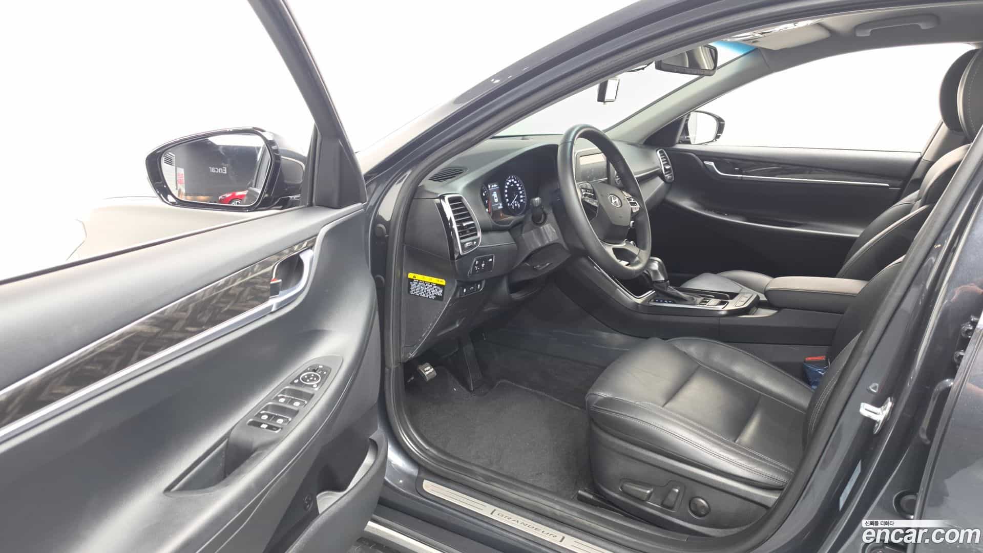 Grandeur Hyundai 2019.2-INNER-010