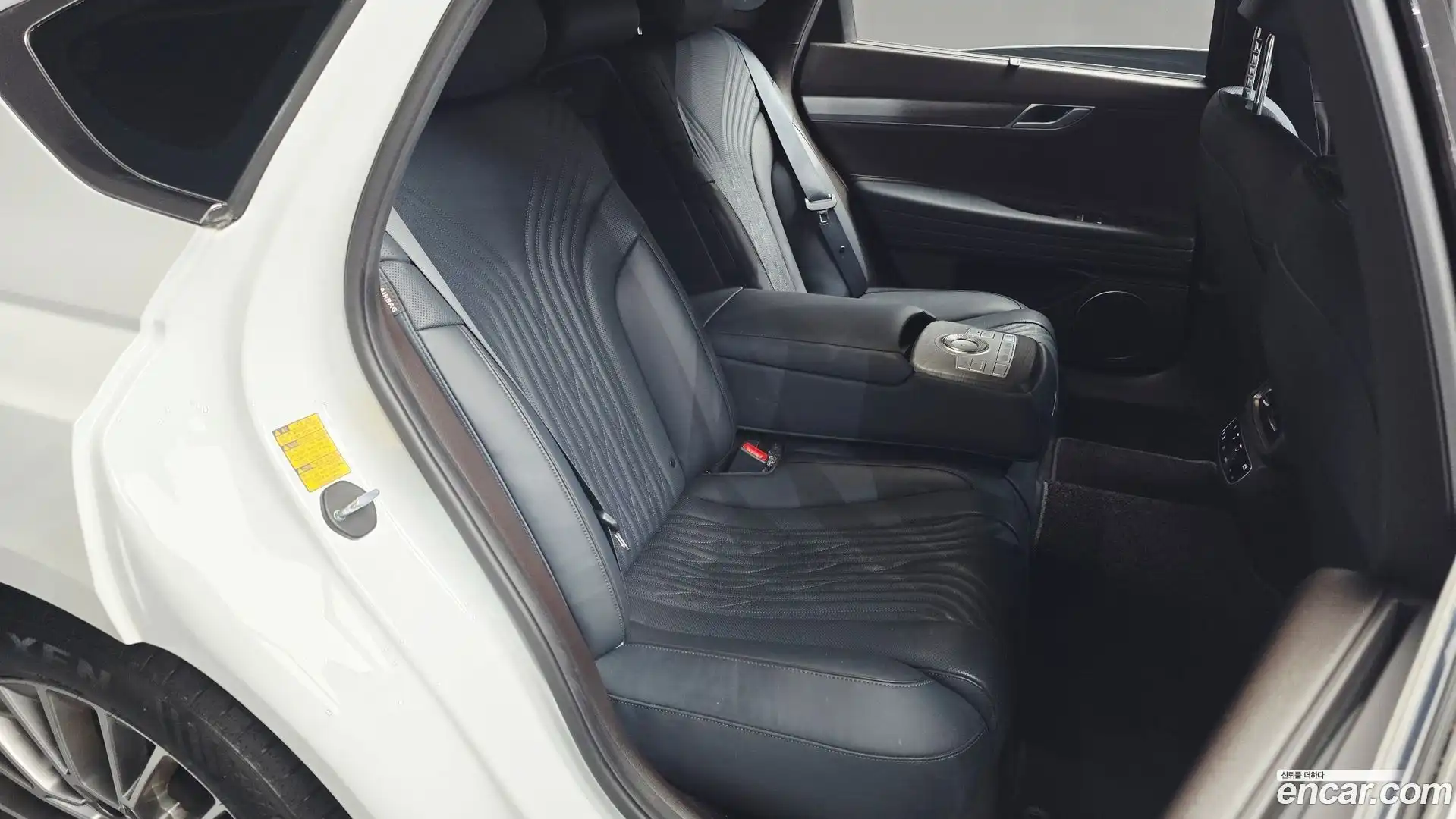 G80 Genesis 2021.2-INNER-036